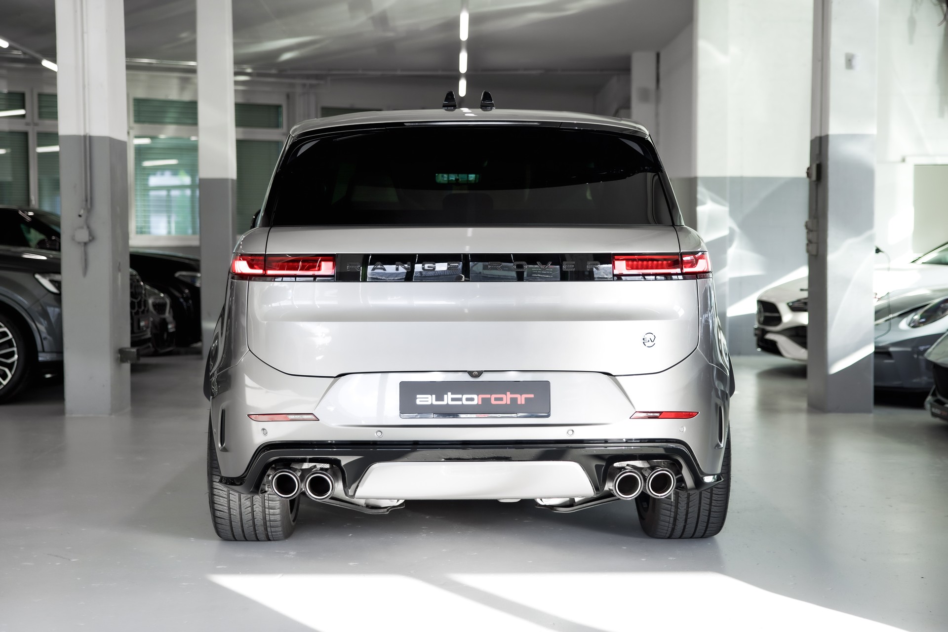 LAND ROVER Range Rover Sport P635 4.4 V8 SV Edition One Carbon-image-5