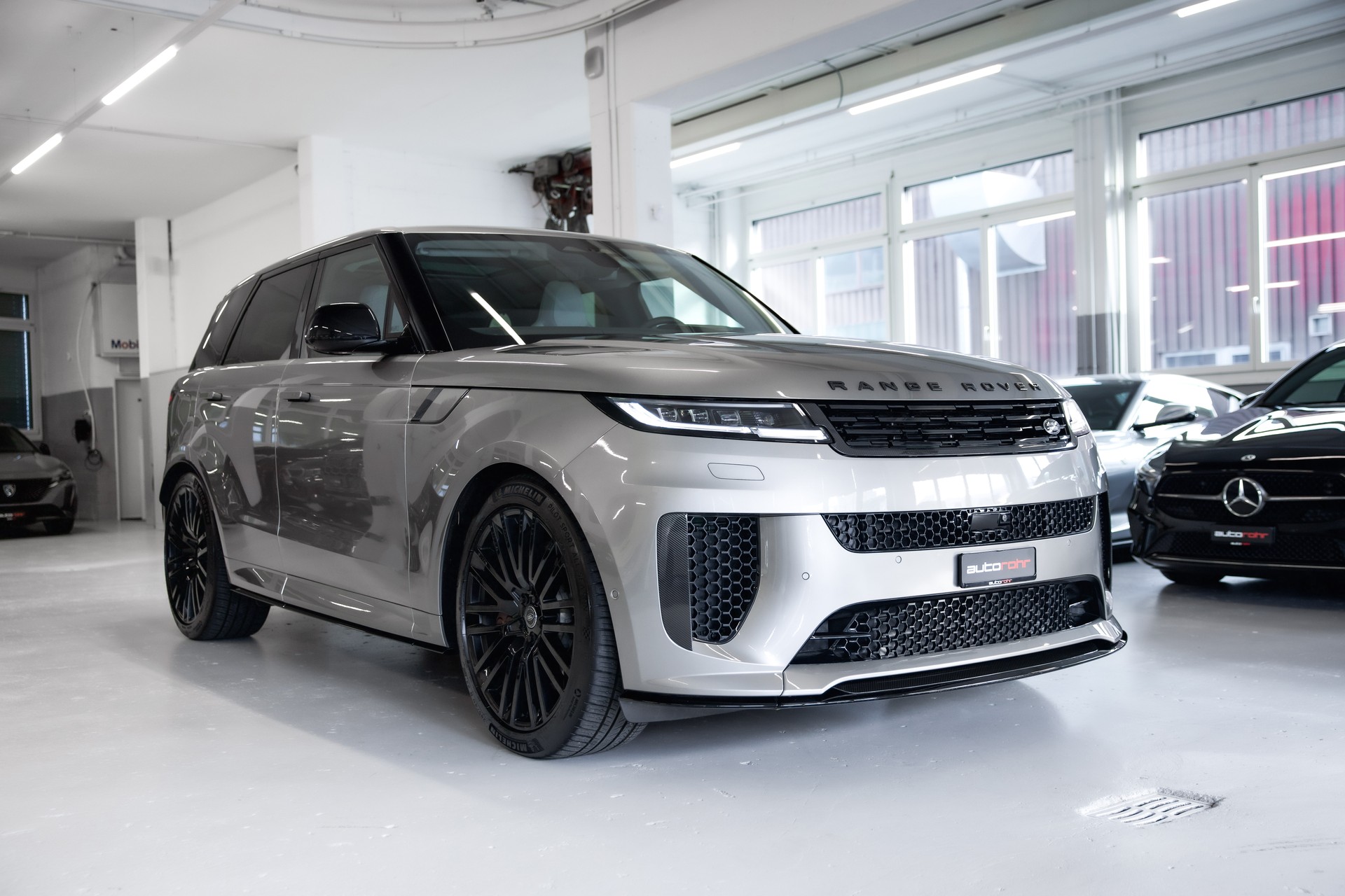LAND ROVER Range Rover Sport P635 4.4 V8 SV Edition One Carbon-image-2