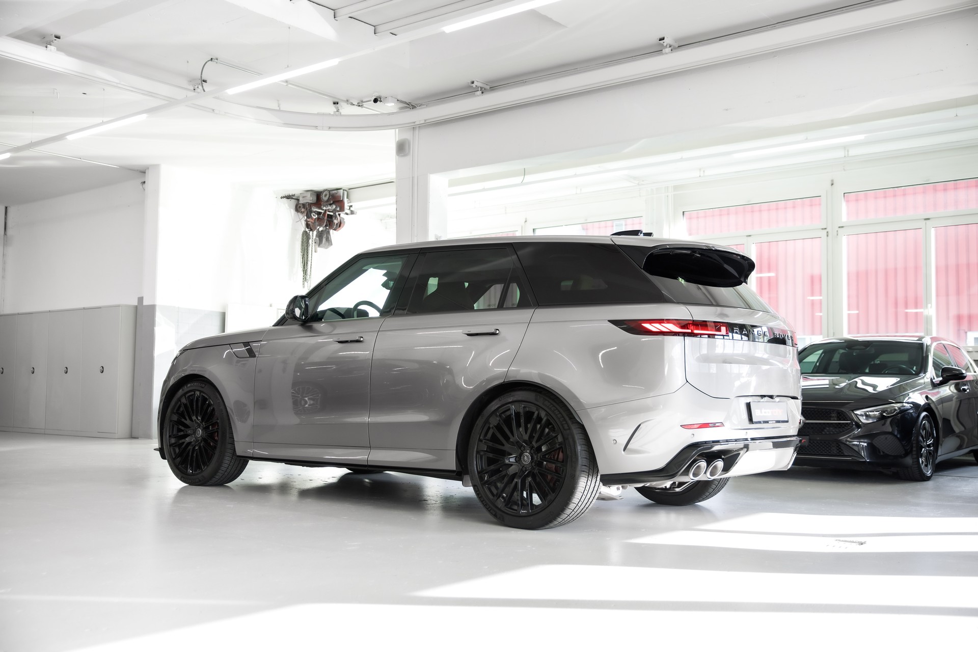 LAND ROVER Range Rover Sport P635 4.4 V8 SV Edition One Carbon-image-7