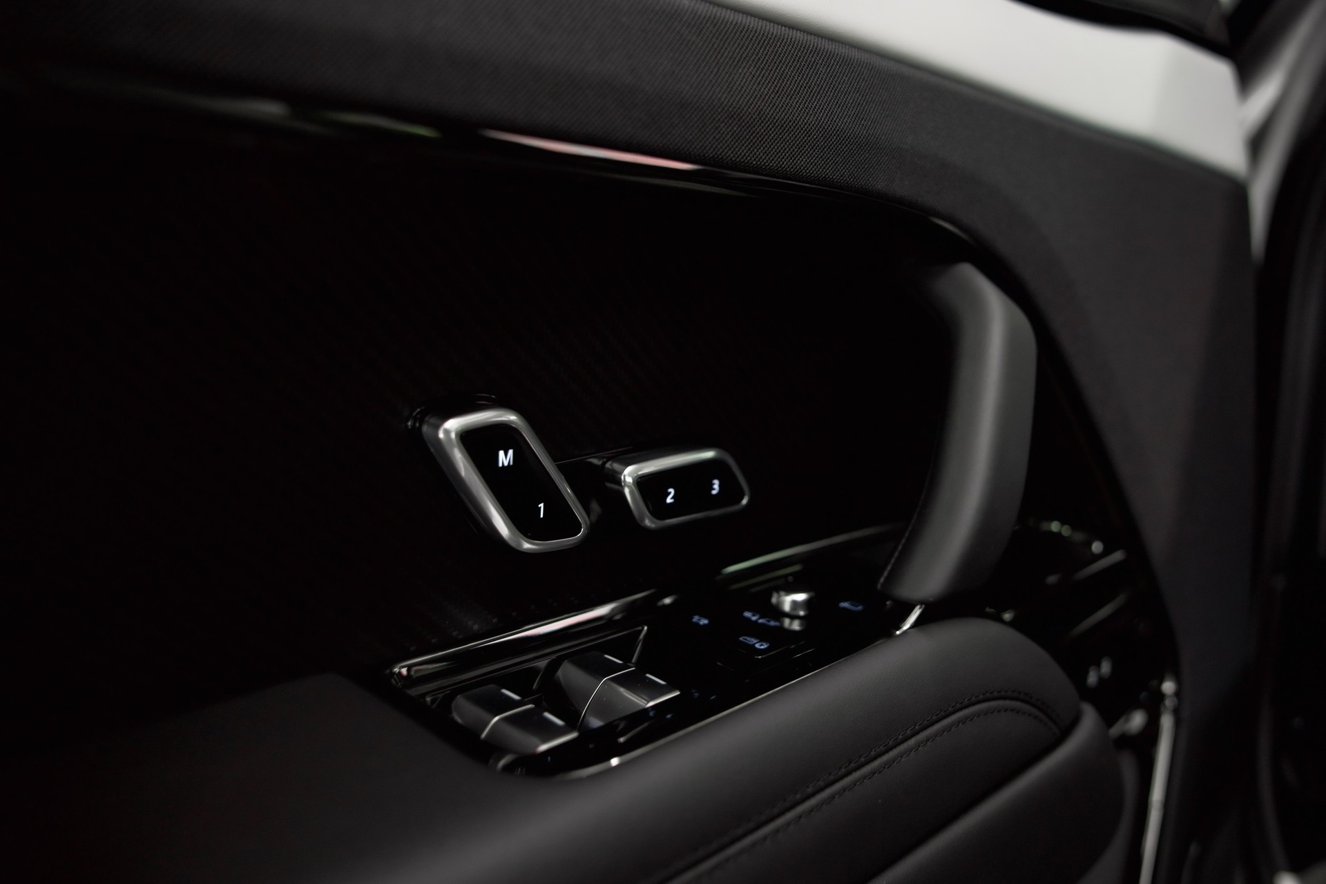 LAND ROVER Range Rover Sport P635 4.4 V8 SV Edition One Carbon-image-32