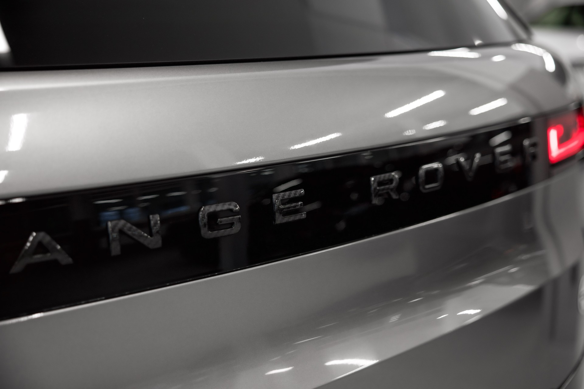 LAND ROVER Range Rover Sport P635 4.4 V8 SV Edition One Carbon-image-17