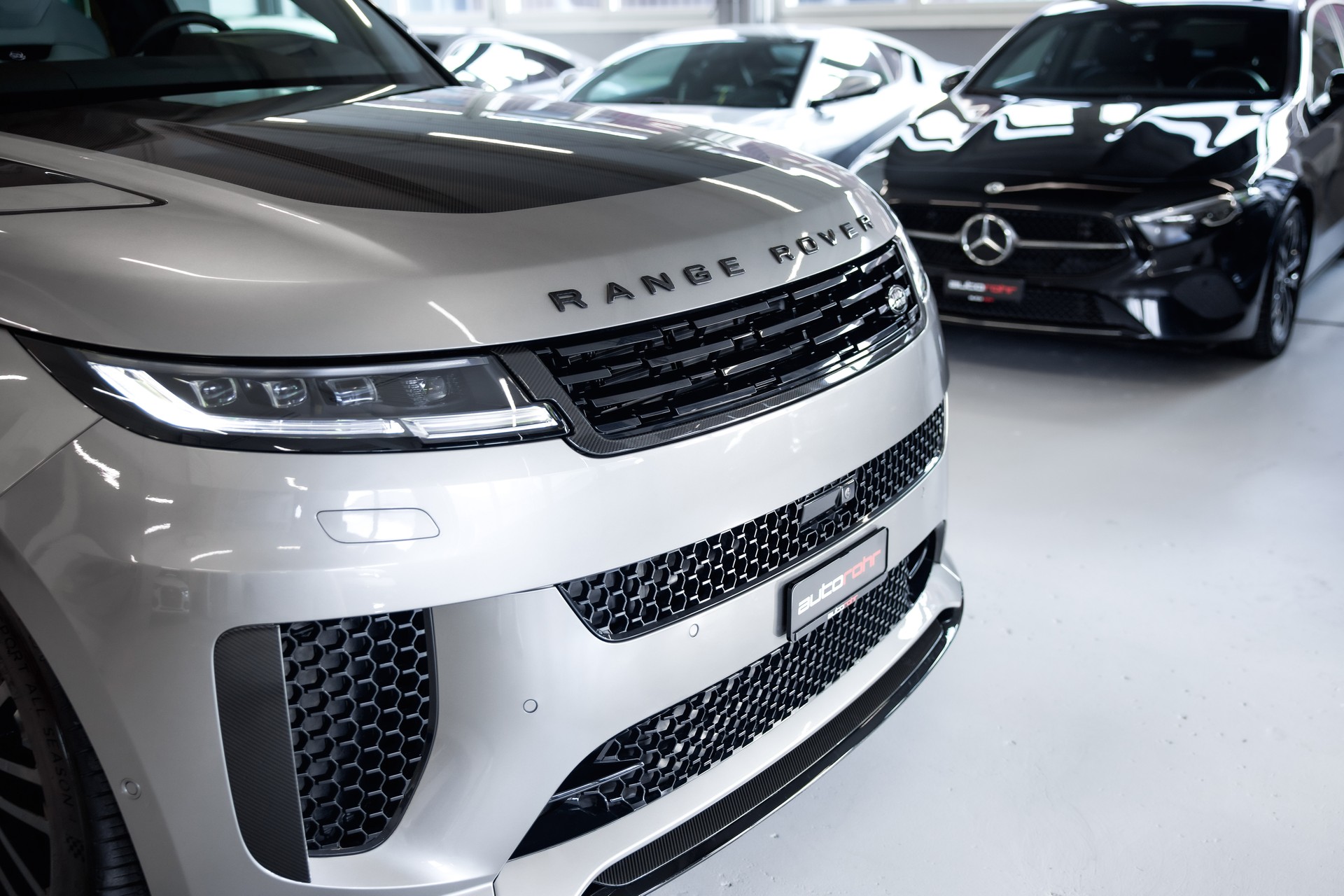 LAND ROVER Range Rover Sport P635 4.4 V8 SV Edition One Carbon-image-8