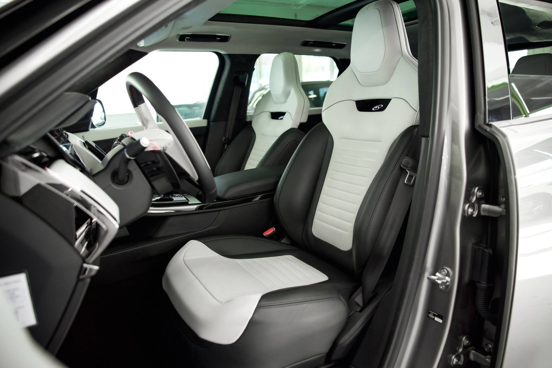 LAND ROVER Range Rover Sport P635 4.4 V8 SV Edition One Carbon-image-22