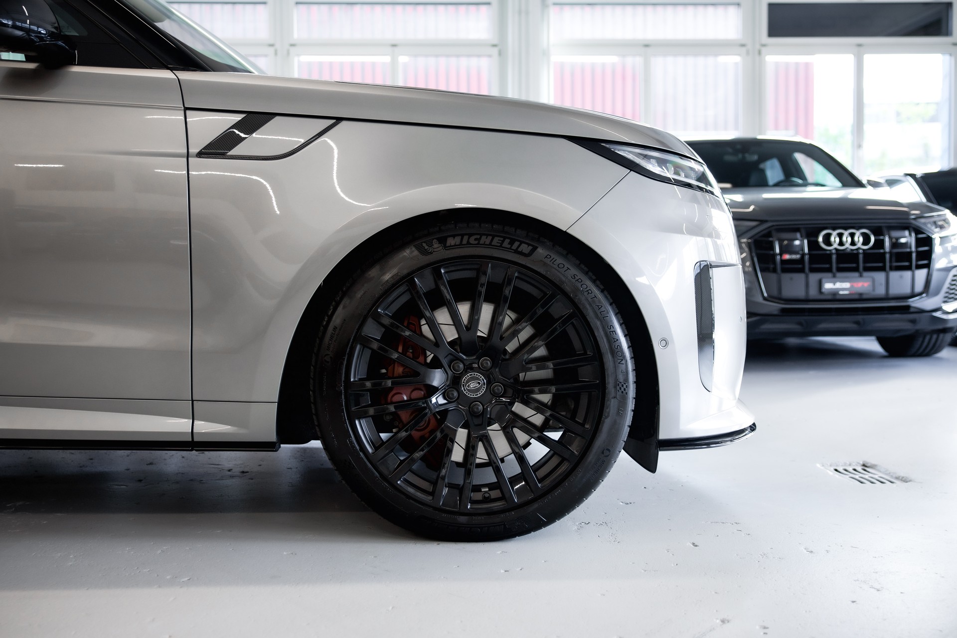 LAND ROVER Range Rover Sport P635 4.4 V8 SV Edition One Carbon-image-12