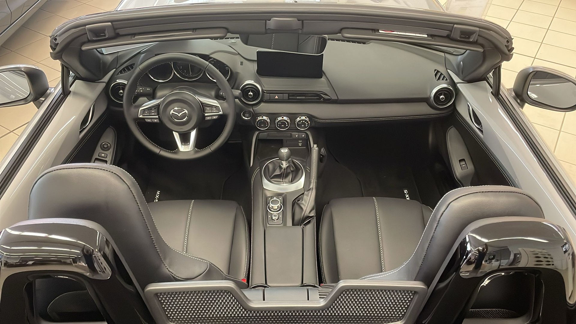 MAZDA 2.0 Exclusive-Line-image-1
