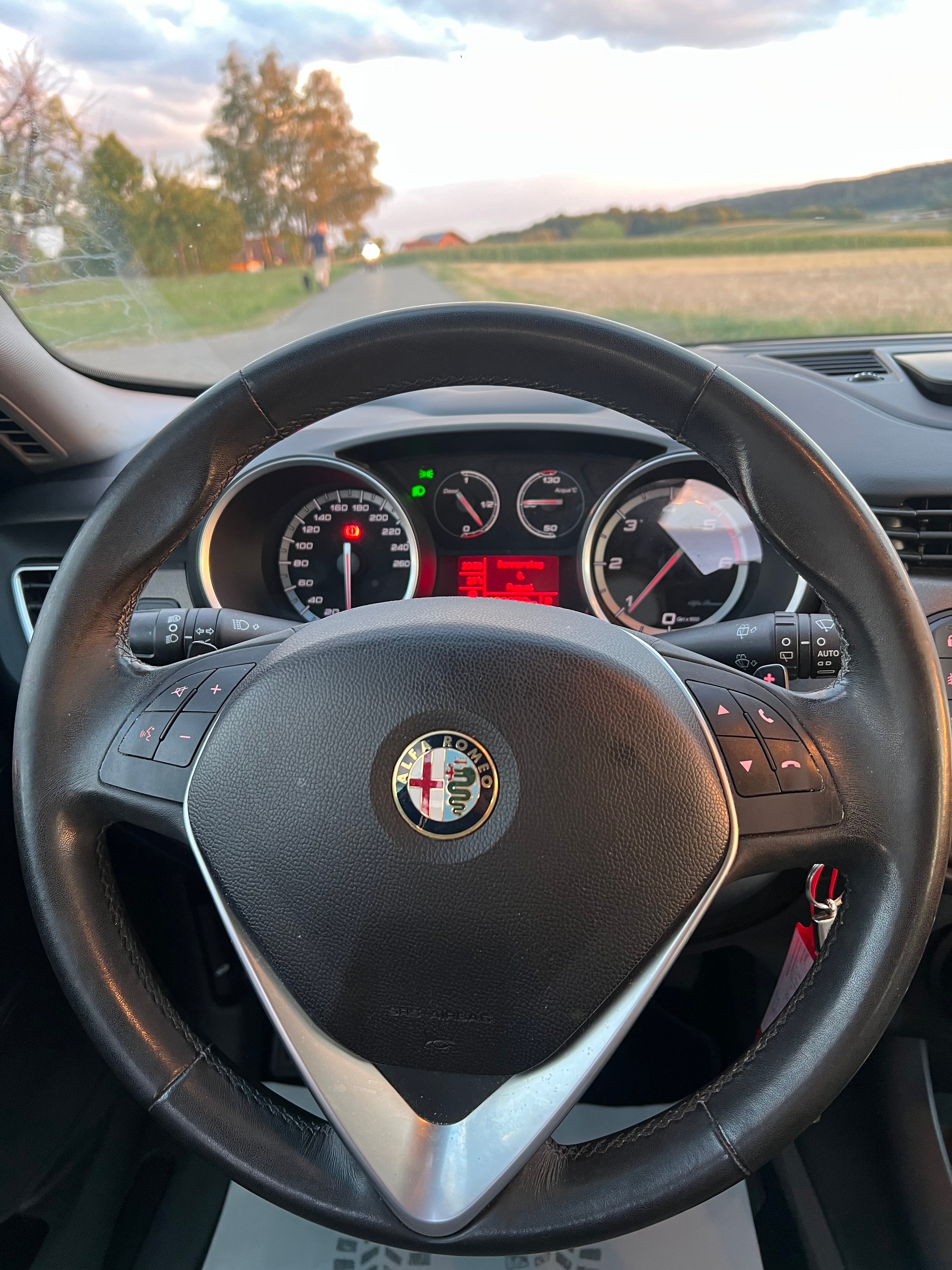 ALFA ROMEO Giulietta 2.0 JTDM Distinctive TCT-image-12