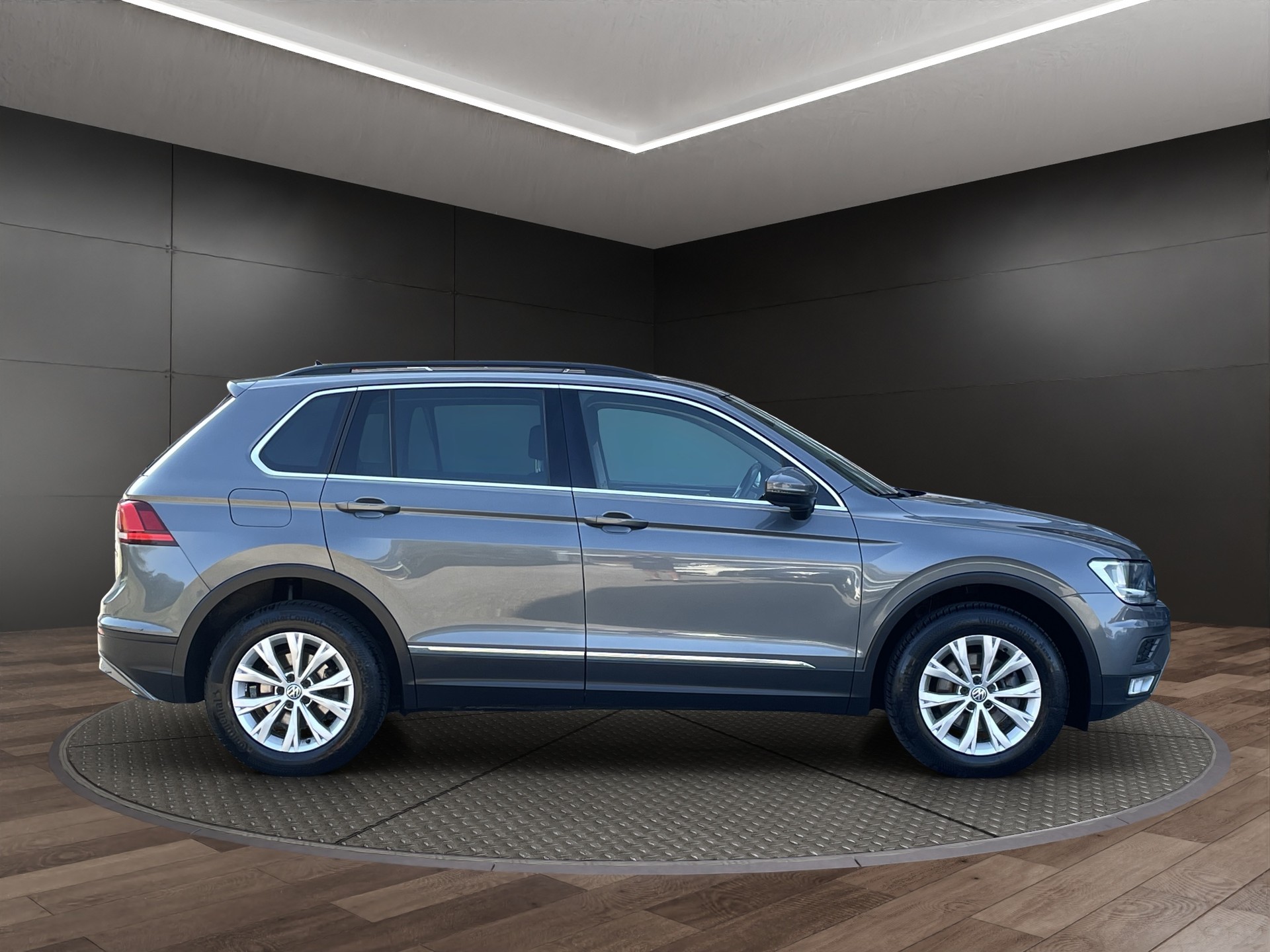 VW Tiguan 2.0 TDI SCR Comfortline 4Motion-image-2