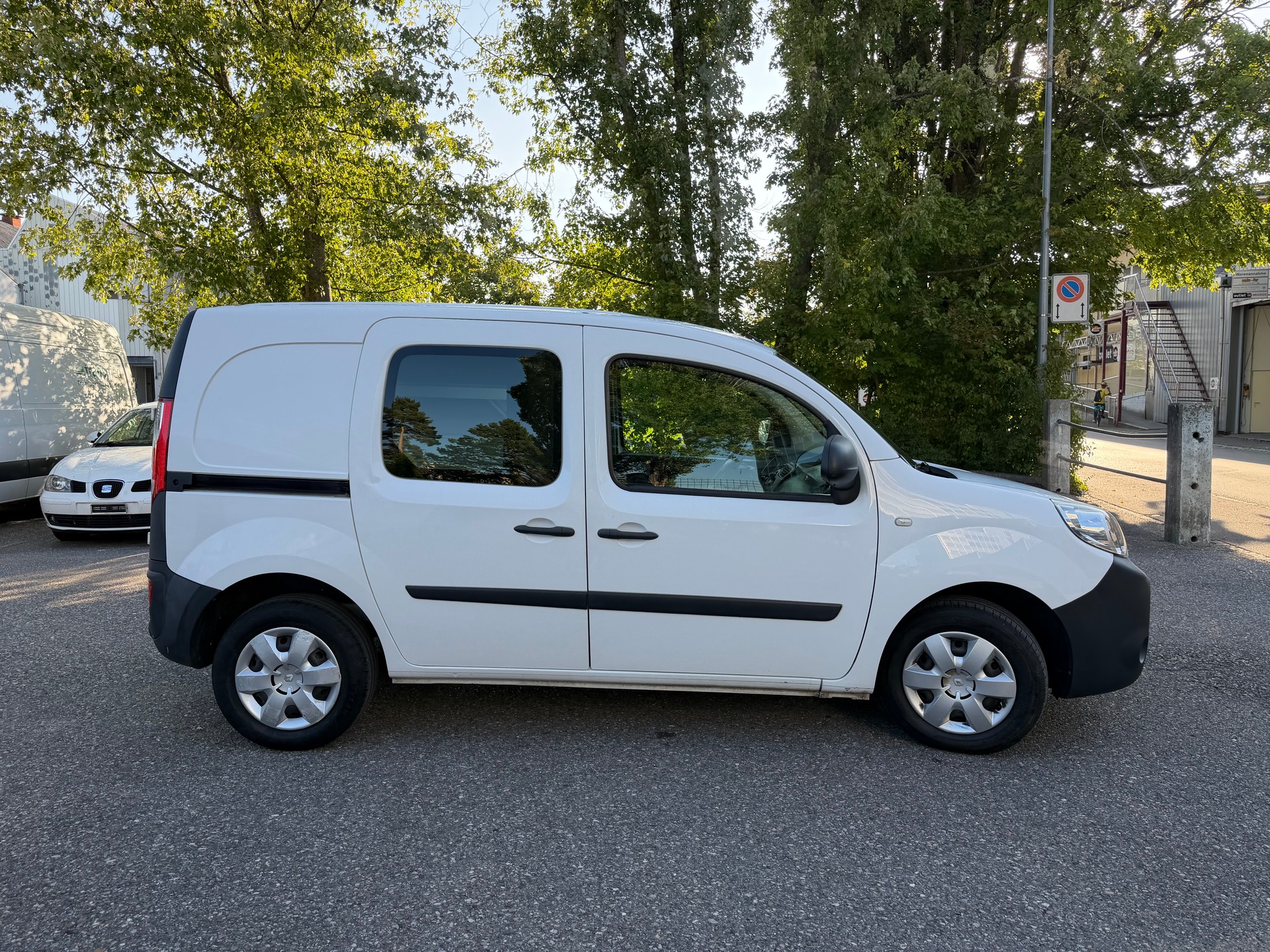RENAULT Kangoo Medium dCi 90 ENERGY Business ** 3-Plätzer * Klimaanlage ** Tempomat ** PDC Hinten ** Frisch Ab MFK-image-9