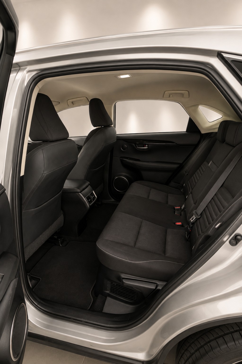 LEXUS 300h Impression-image-4