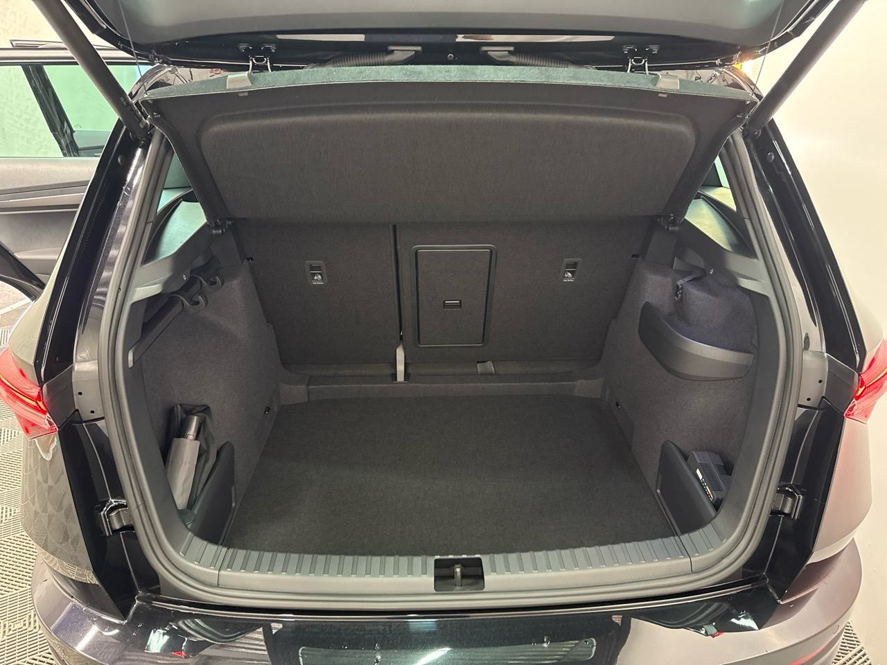 SKODA Karoq 2.0 TSI SportLine 4x4 DSG-image-12