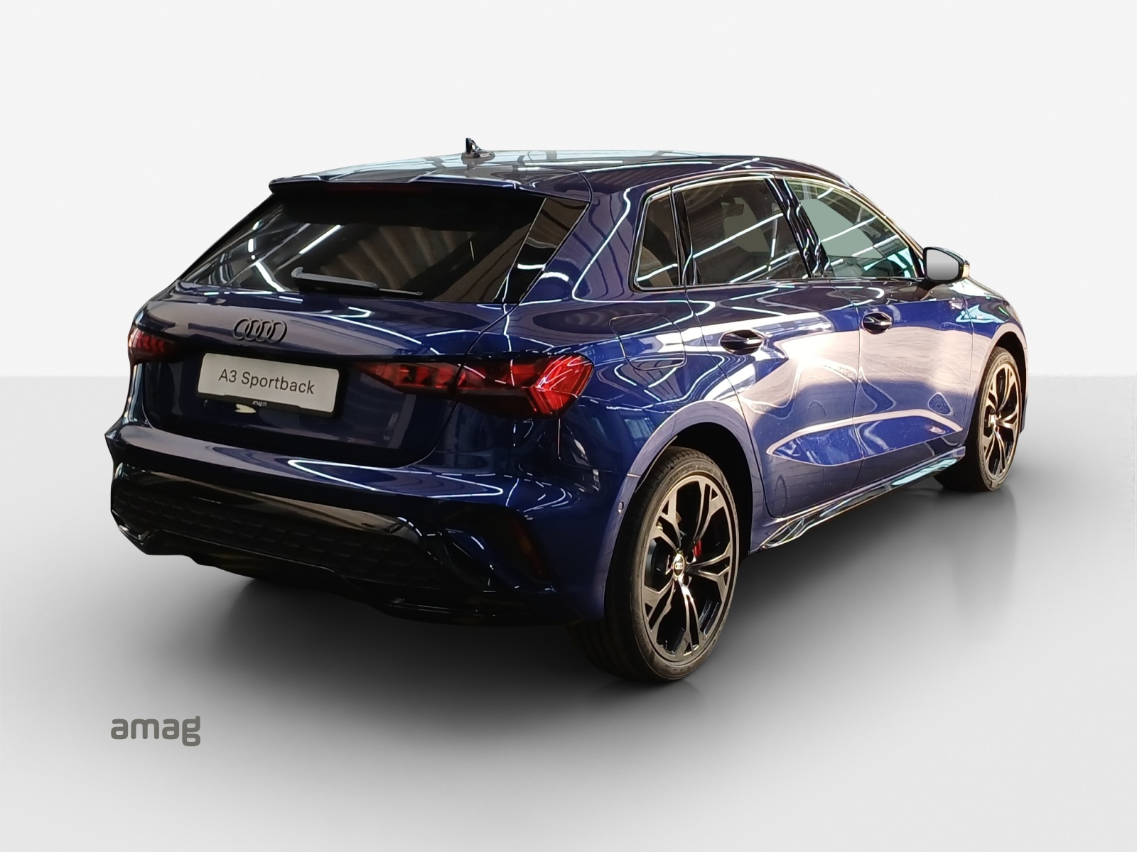AUDI A3 Sportback TFSI e 200 kW S line Attraction S tronic-image-4