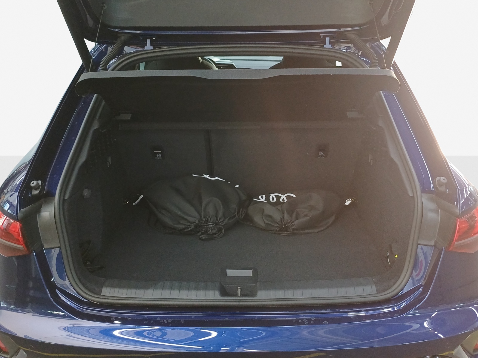 AUDI A3 Sportback TFSI e 200 kW S line Attraction S tronic-image-12