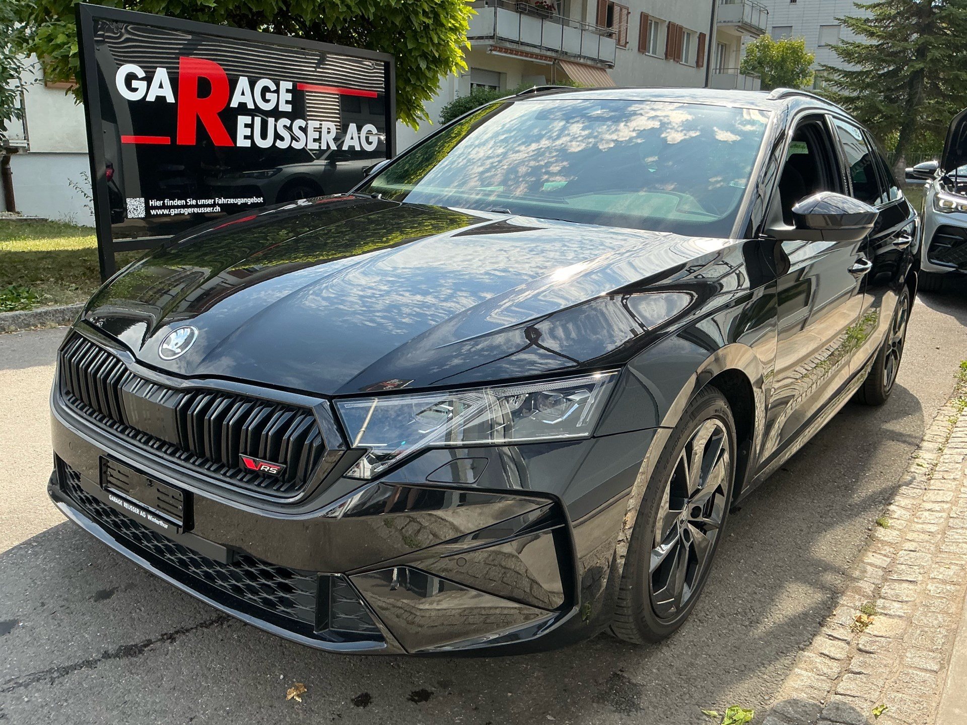 SKODA Octavia Combi 2.0 TSI 265 PS RS ***PANORAMASCHIEBEDACH, ANHÄNGERKUPPLUNG & STANDHEIZUNG***-image-0
