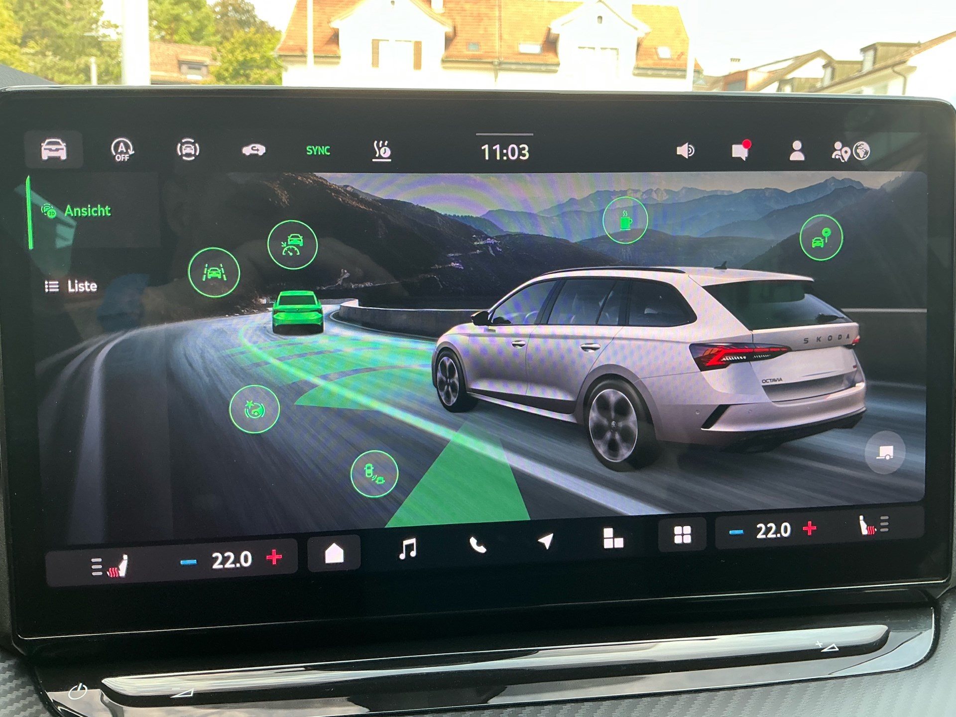 SKODA Octavia Combi 2.0 TSI 265 PS RS ***PANORAMASCHIEBEDACH, ANHÄNGERKUPPLUNG & STANDHEIZUNG***-image-18