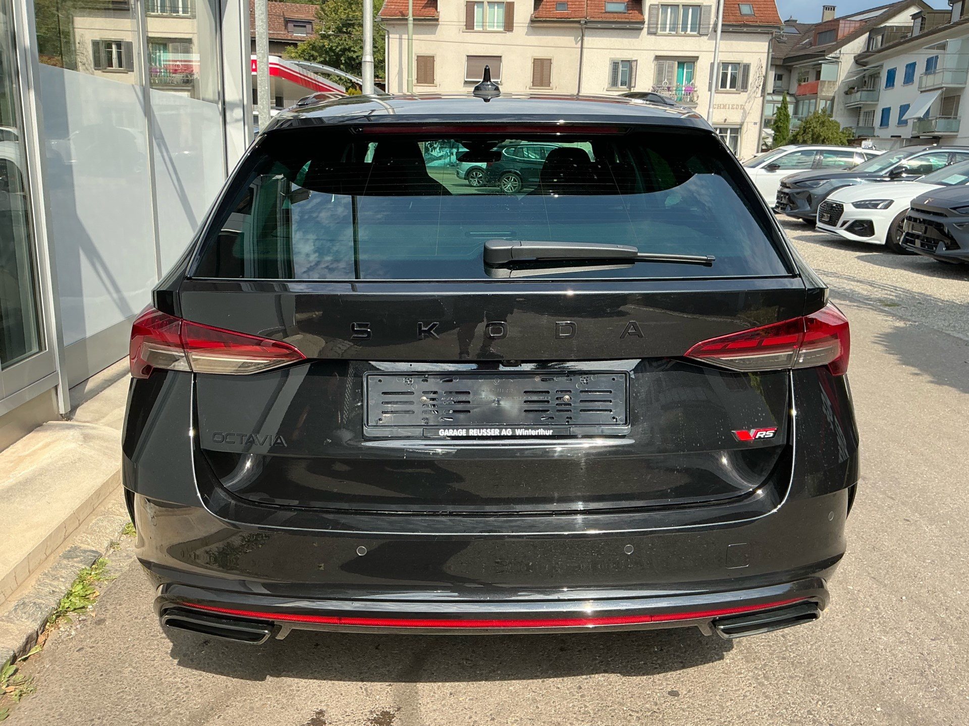 SKODA Octavia Combi 2.0 TSI 265 PS RS ***PANORAMASCHIEBEDACH, ANHÄNGERKUPPLUNG & STANDHEIZUNG***-image-4