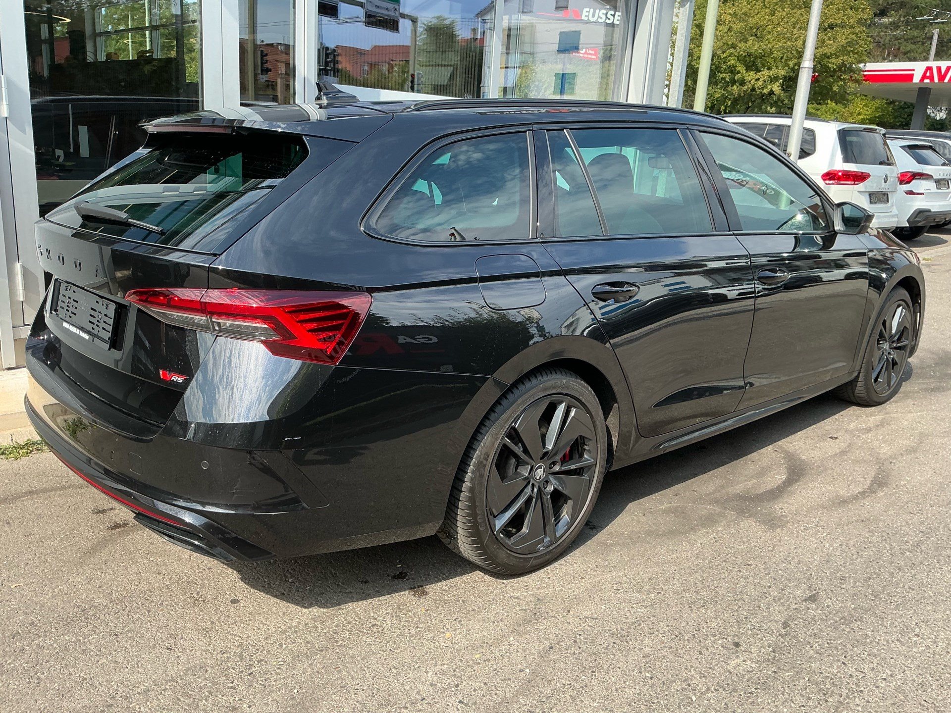 SKODA Octavia Combi 2.0 TSI 265 PS RS ***PANORAMASCHIEBEDACH, ANHÄNGERKUPPLUNG & STANDHEIZUNG***-image-3