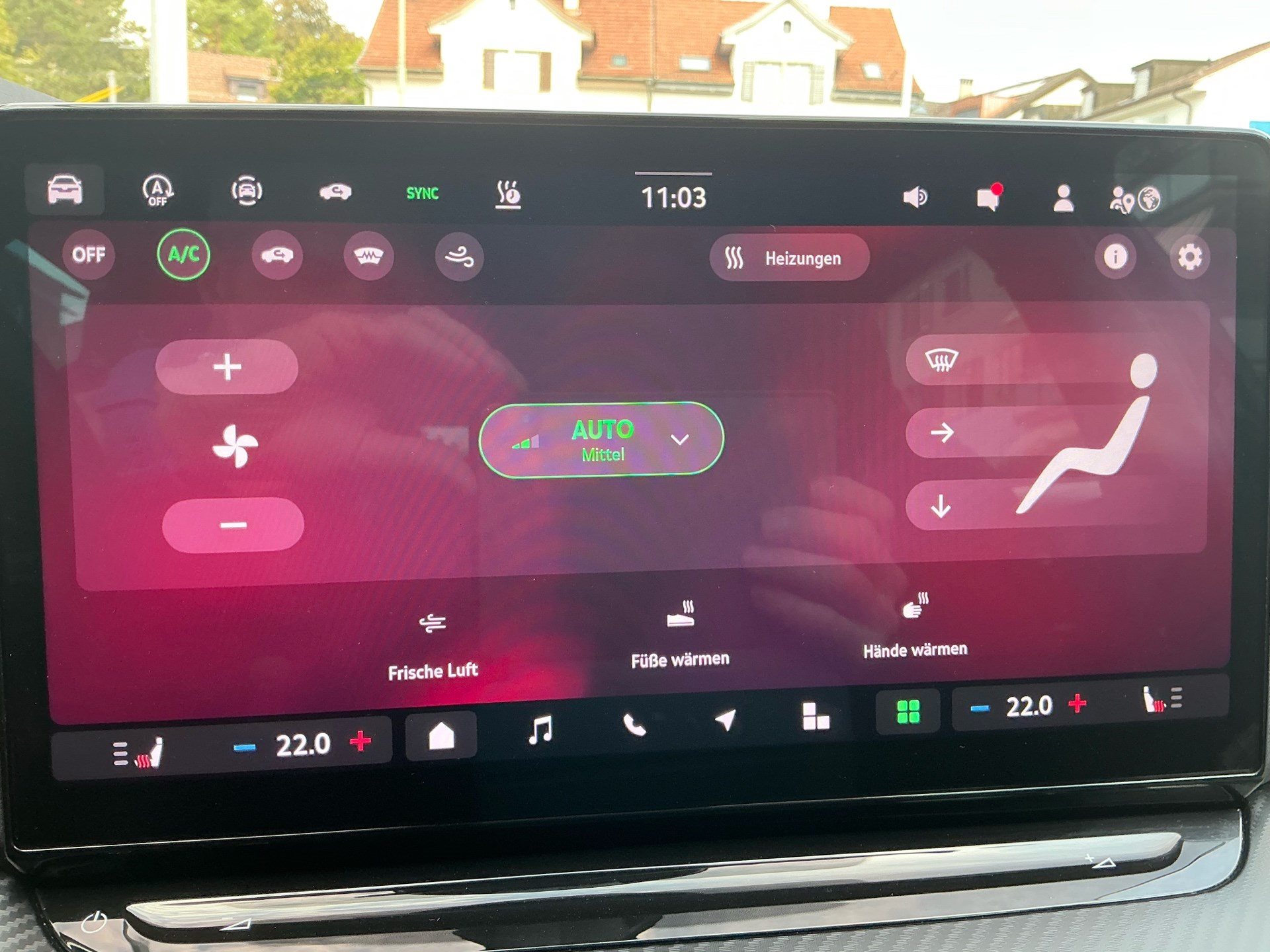SKODA Octavia Combi 2.0 TSI 265 PS RS ***PANORAMASCHIEBEDACH, ANHÄNGERKUPPLUNG & STANDHEIZUNG***-image-23
