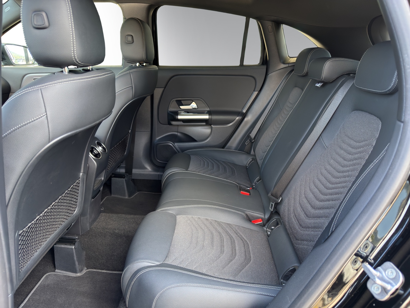 MERCEDES-BENZ GLA 200 Progressive-image-10
