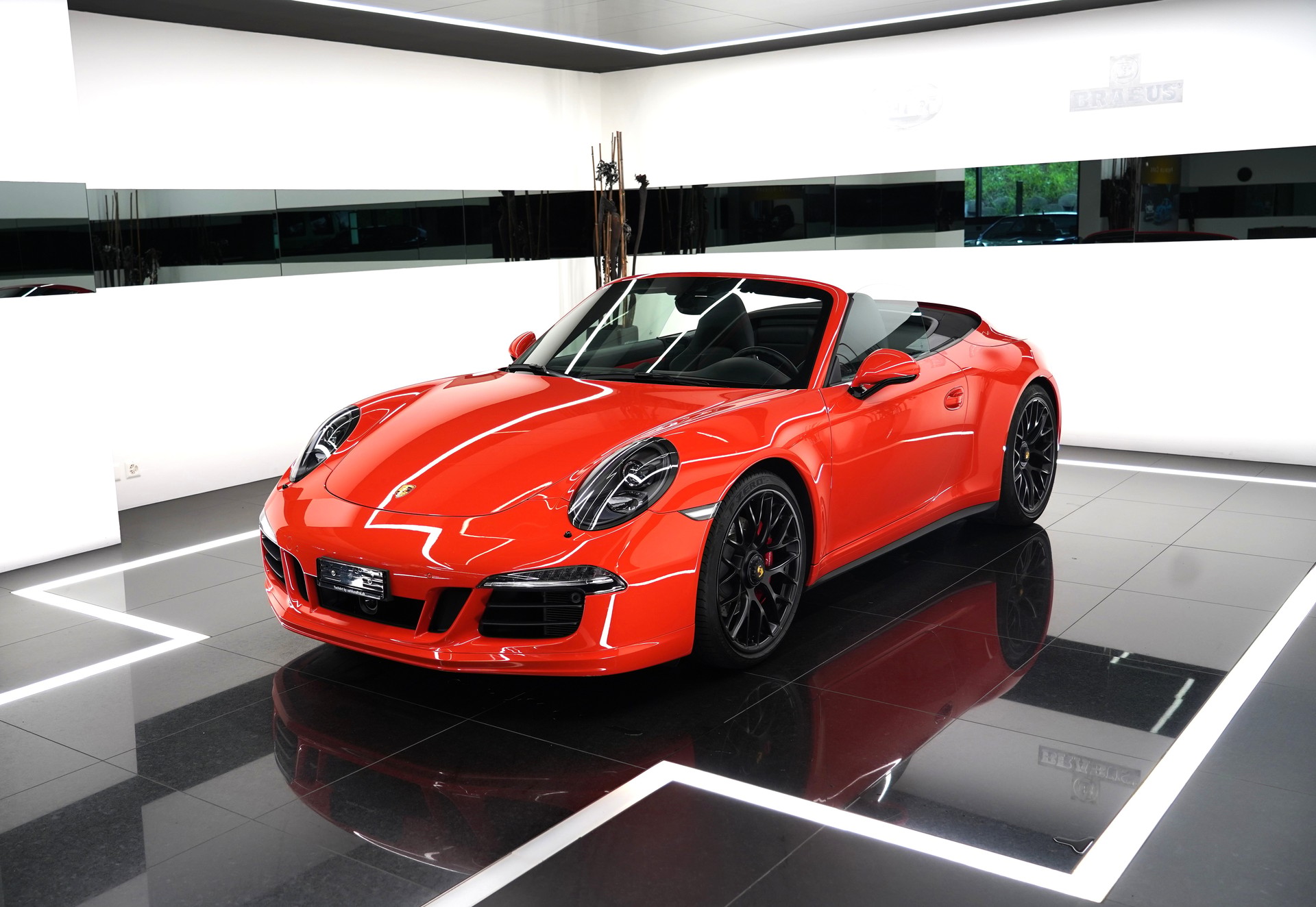 PORSCHE 911 Carrera 4 GTS Cabrio-image-0