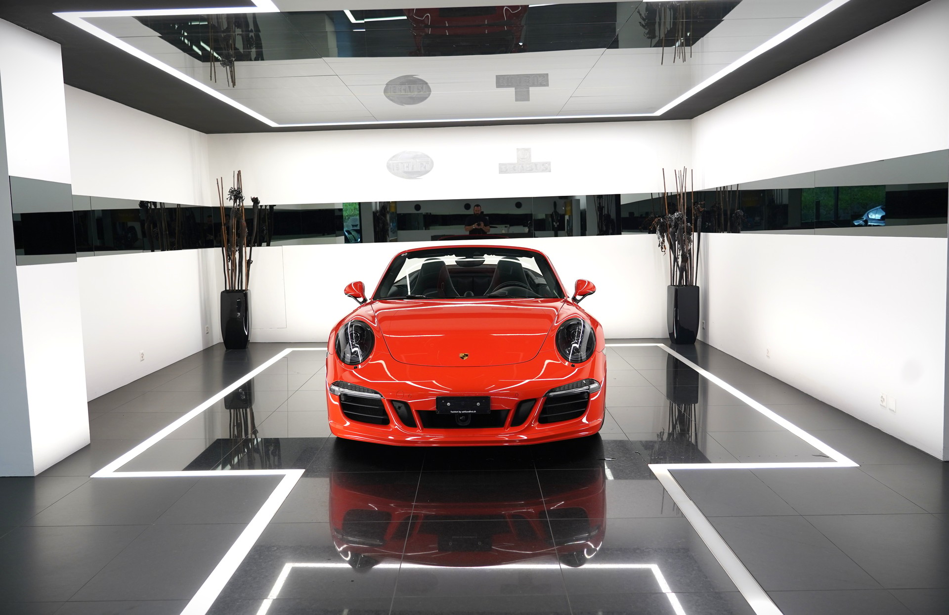 PORSCHE 911 Carrera 4 GTS Cabrio-image-2