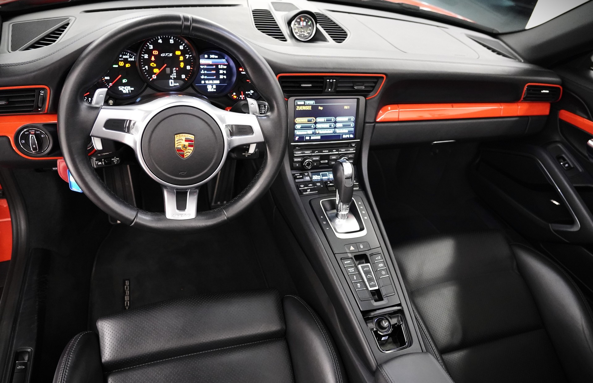 PORSCHE 911 Carrera 4 GTS Cabrio-image-7