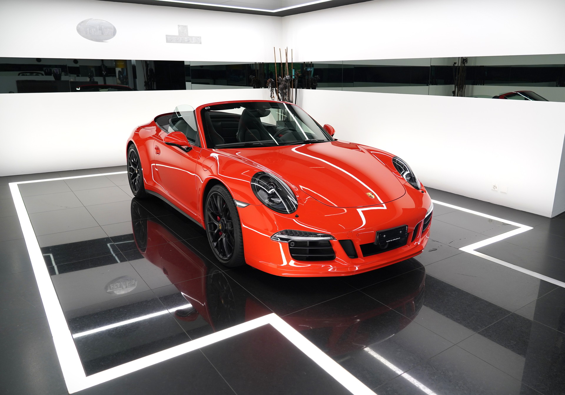 PORSCHE 911 Carrera 4 GTS Cabrio-image-4