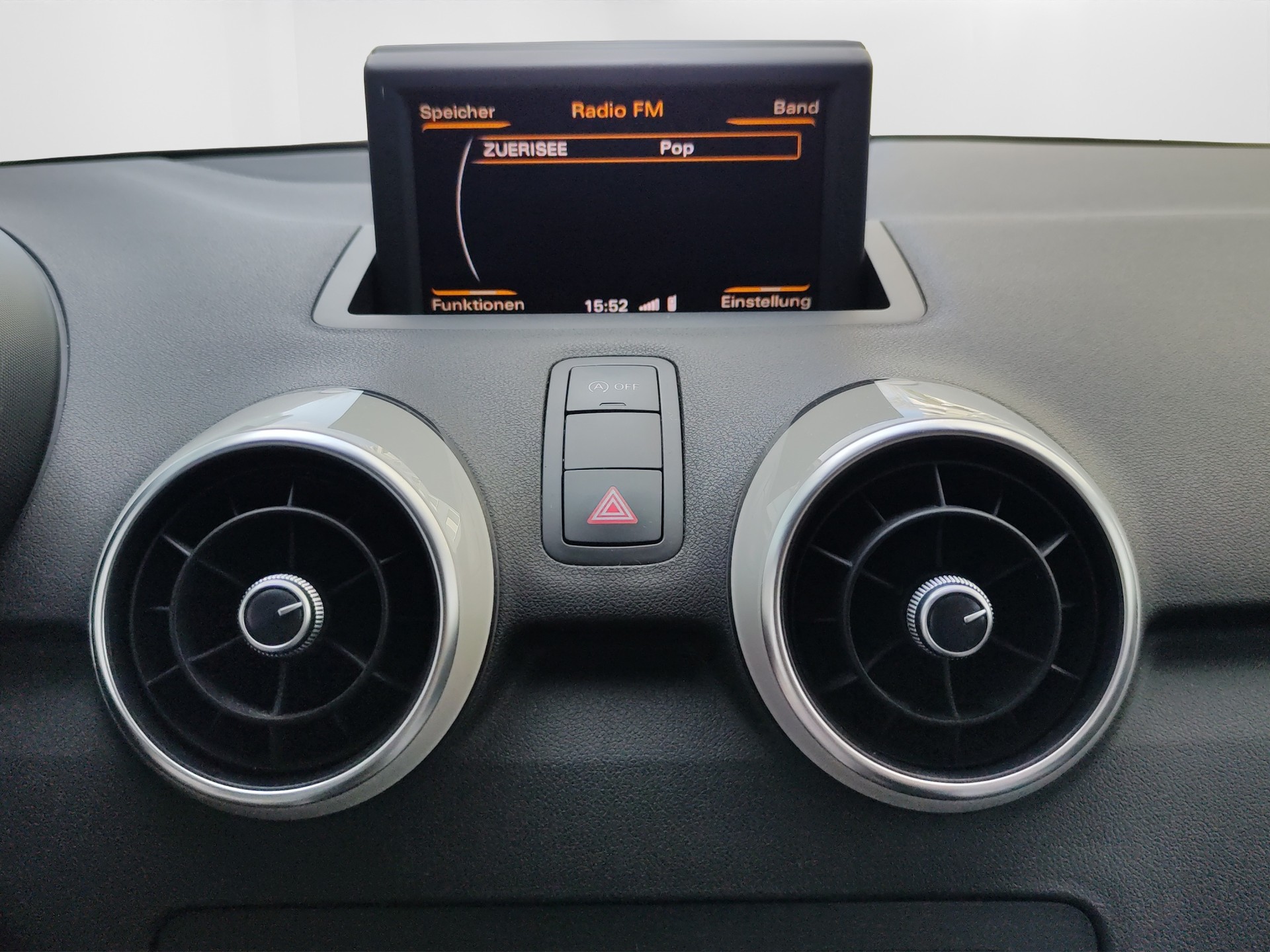 AUDI A1 1.4 TFSI Attraction S-tronic-image-18