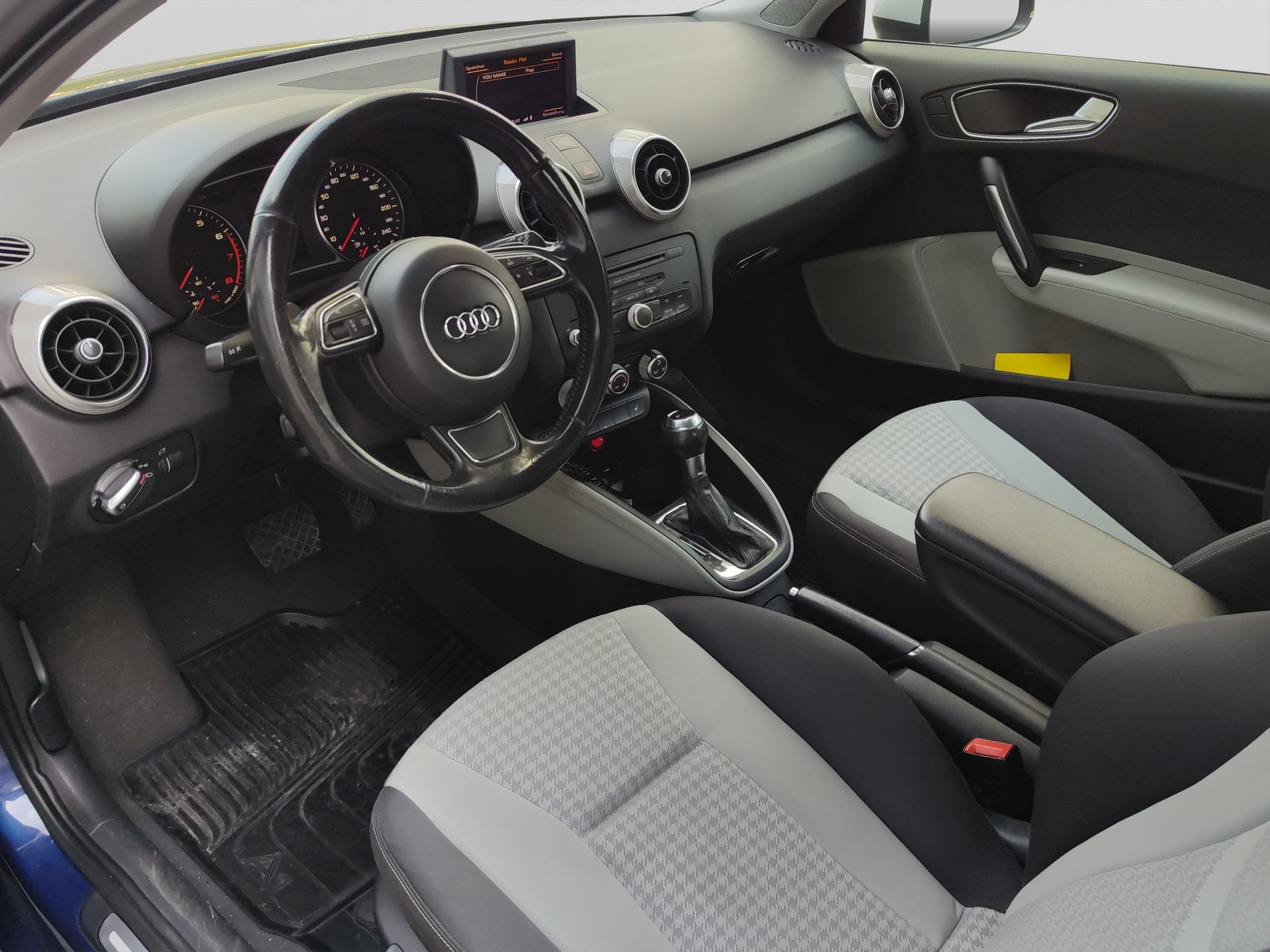 AUDI A1 1.4 TFSI Attraction S-tronic-image-12
