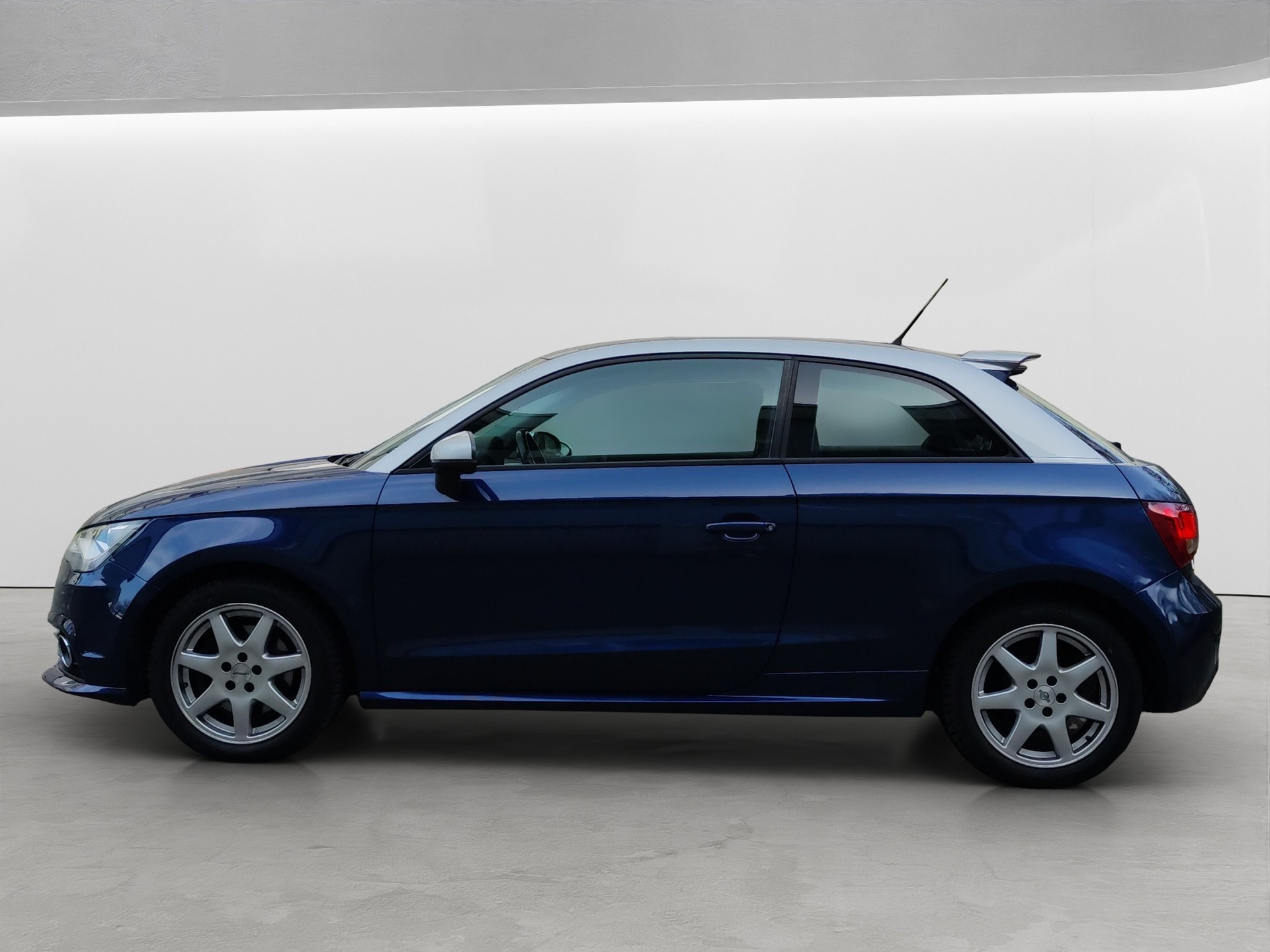 AUDI A1 1.4 TFSI Attraction S-tronic-showroom-element-2