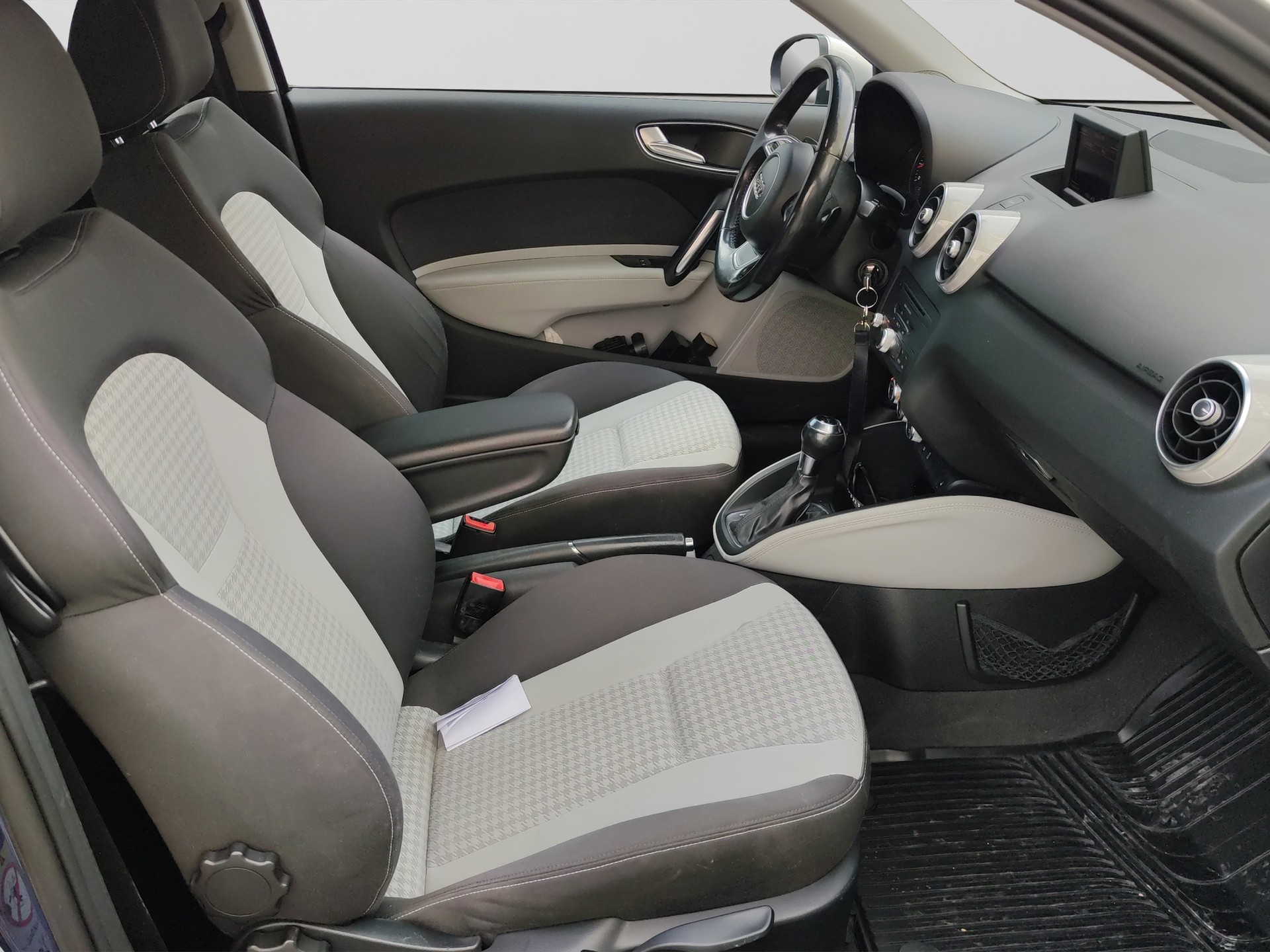 AUDI A1 1.4 TFSI Attraction S-tronic-image-19