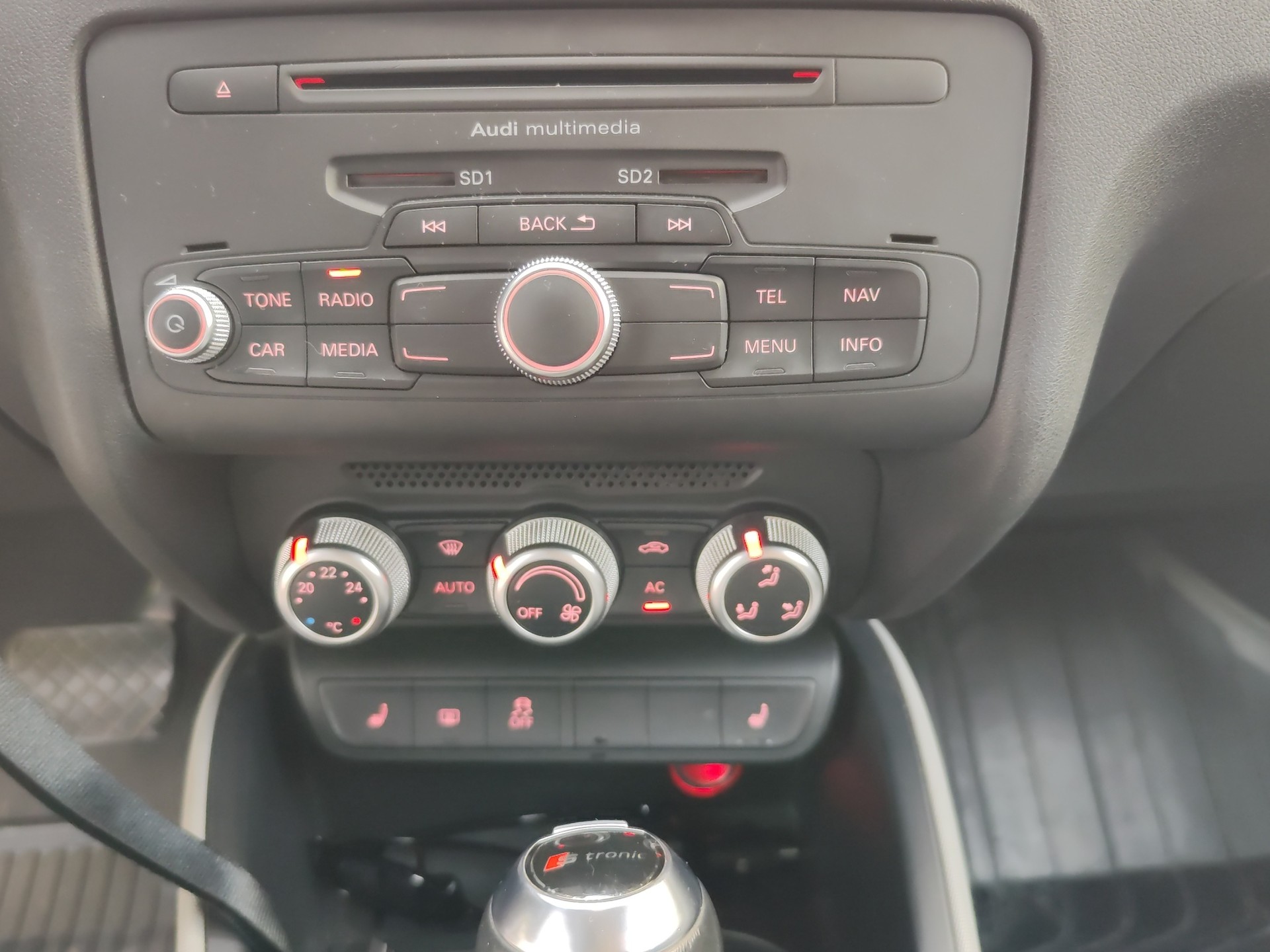 AUDI A1 1.4 TFSI Attraction S-tronic-image-17