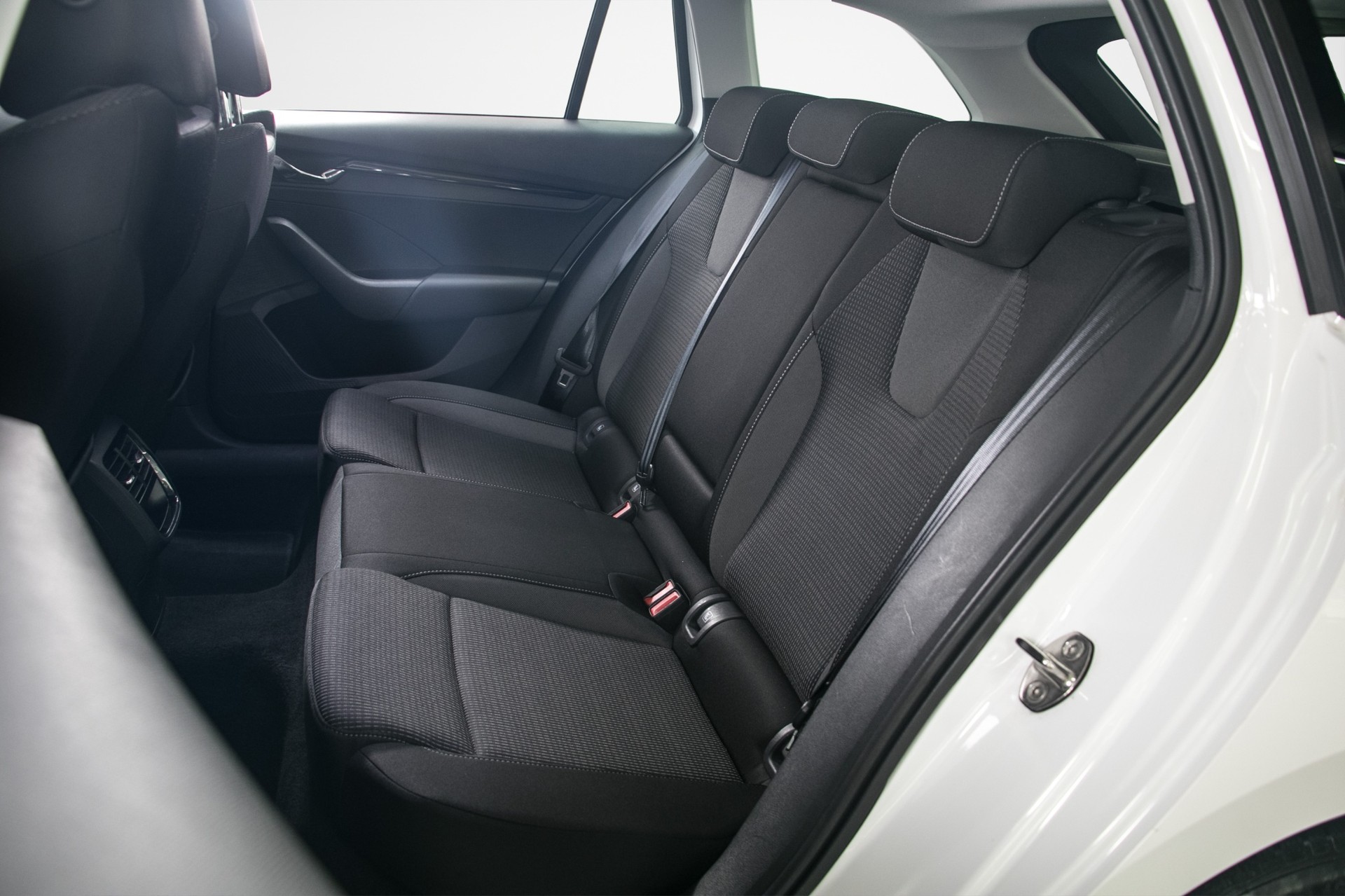 SKODA Octavia Combi 2.0 TDI DSG Ambition 4x4-image-9