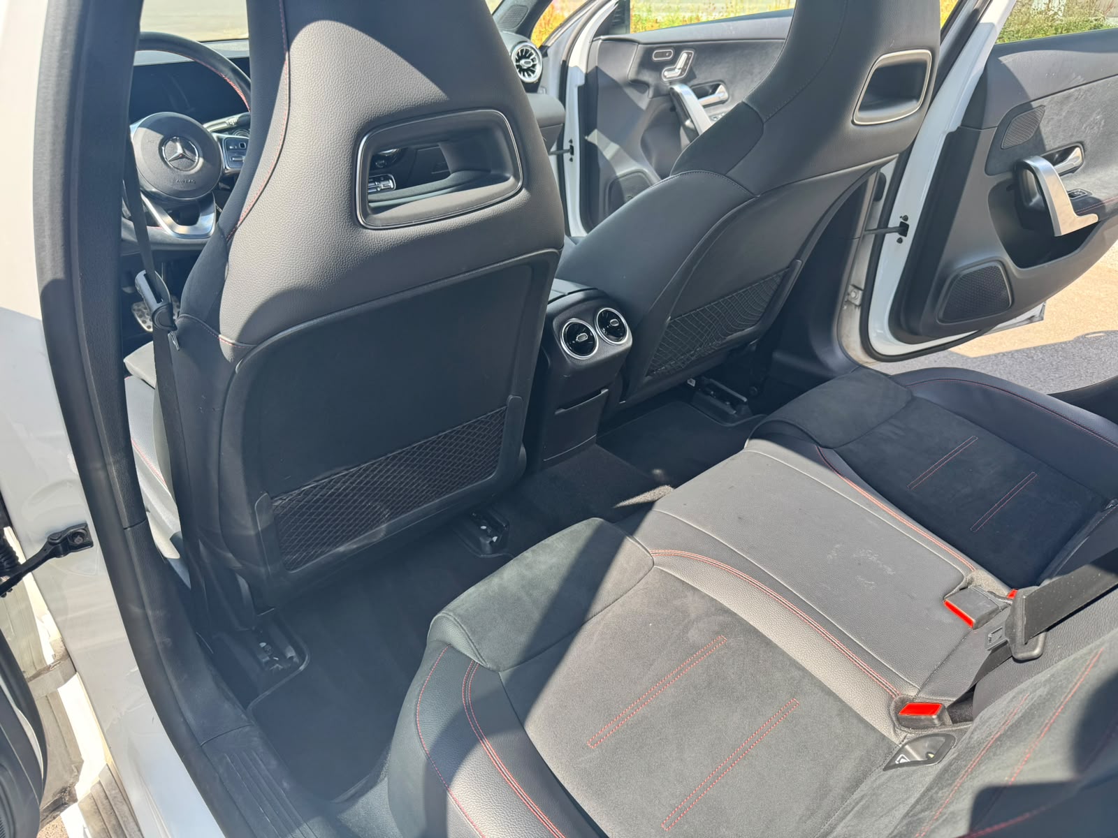MERCEDES-BENZ A 200 AMG Line-image-5