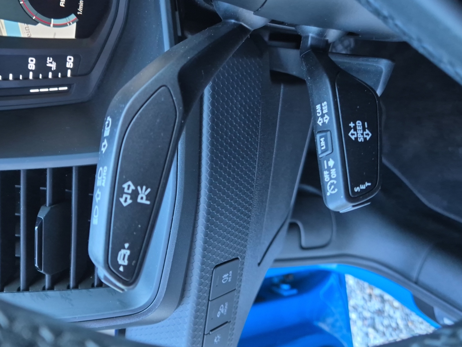 AUDI A1 Sportback 30 TFSI S-LINE-image-13