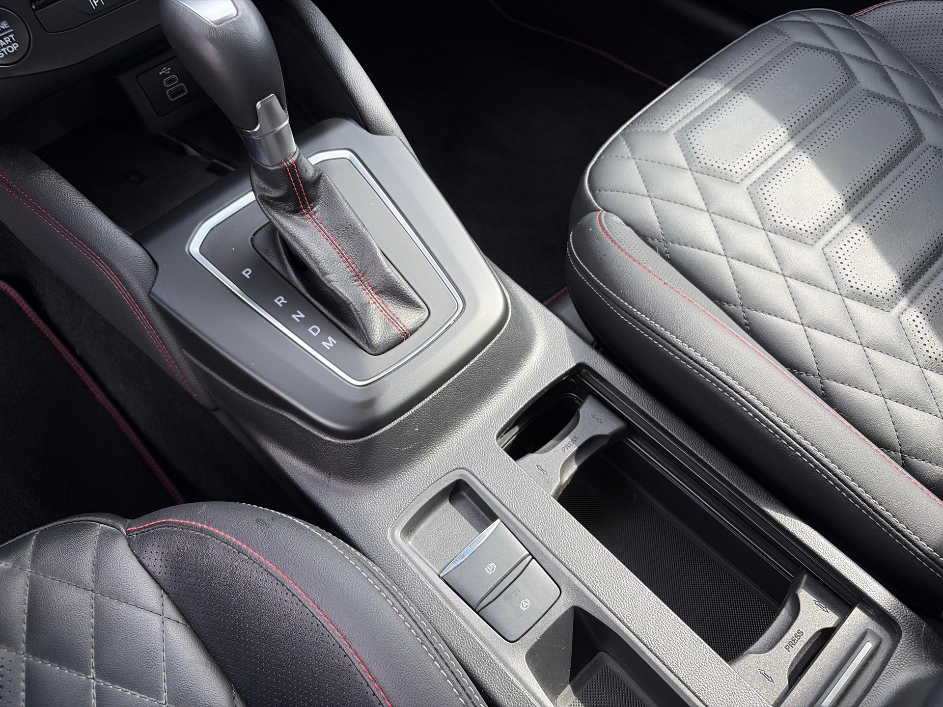 FORD Focus 1.0i EcoB Hybrid 155 ST-Line X-image-14