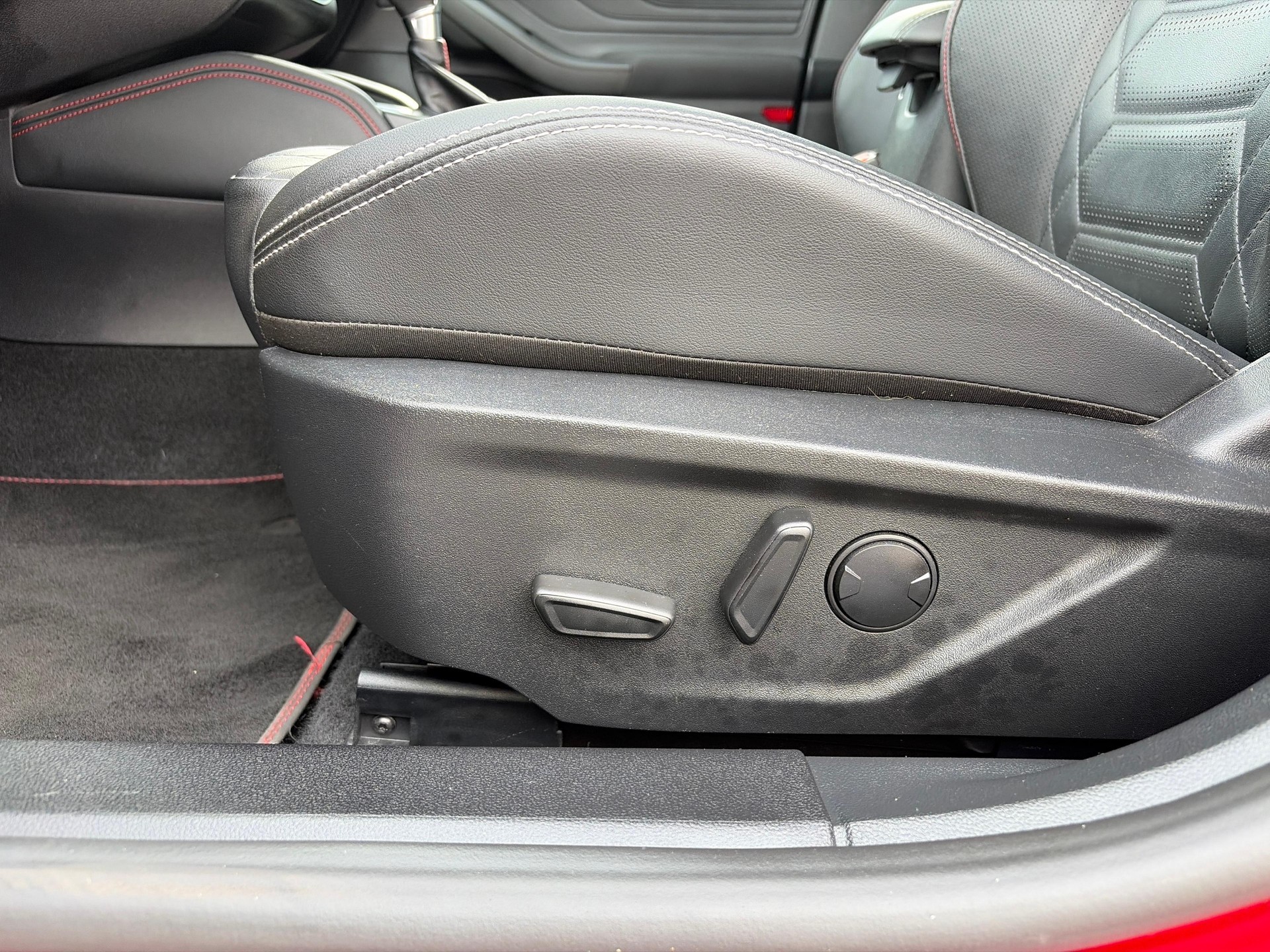 FORD Focus 1.0i EcoB Hybrid 155 ST-Line X-image-13