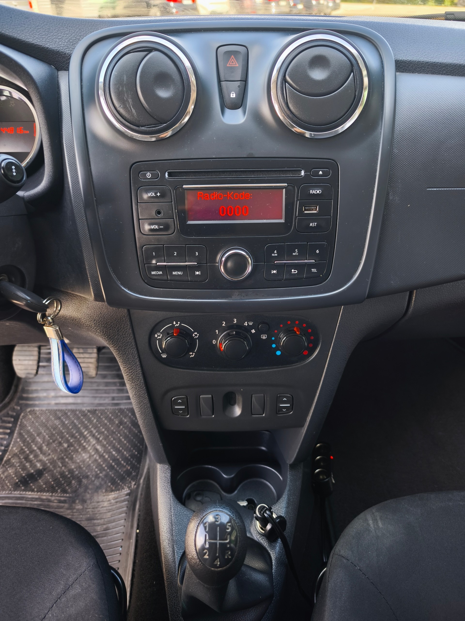 DACIA Sandero 1.2 Essential-image-12