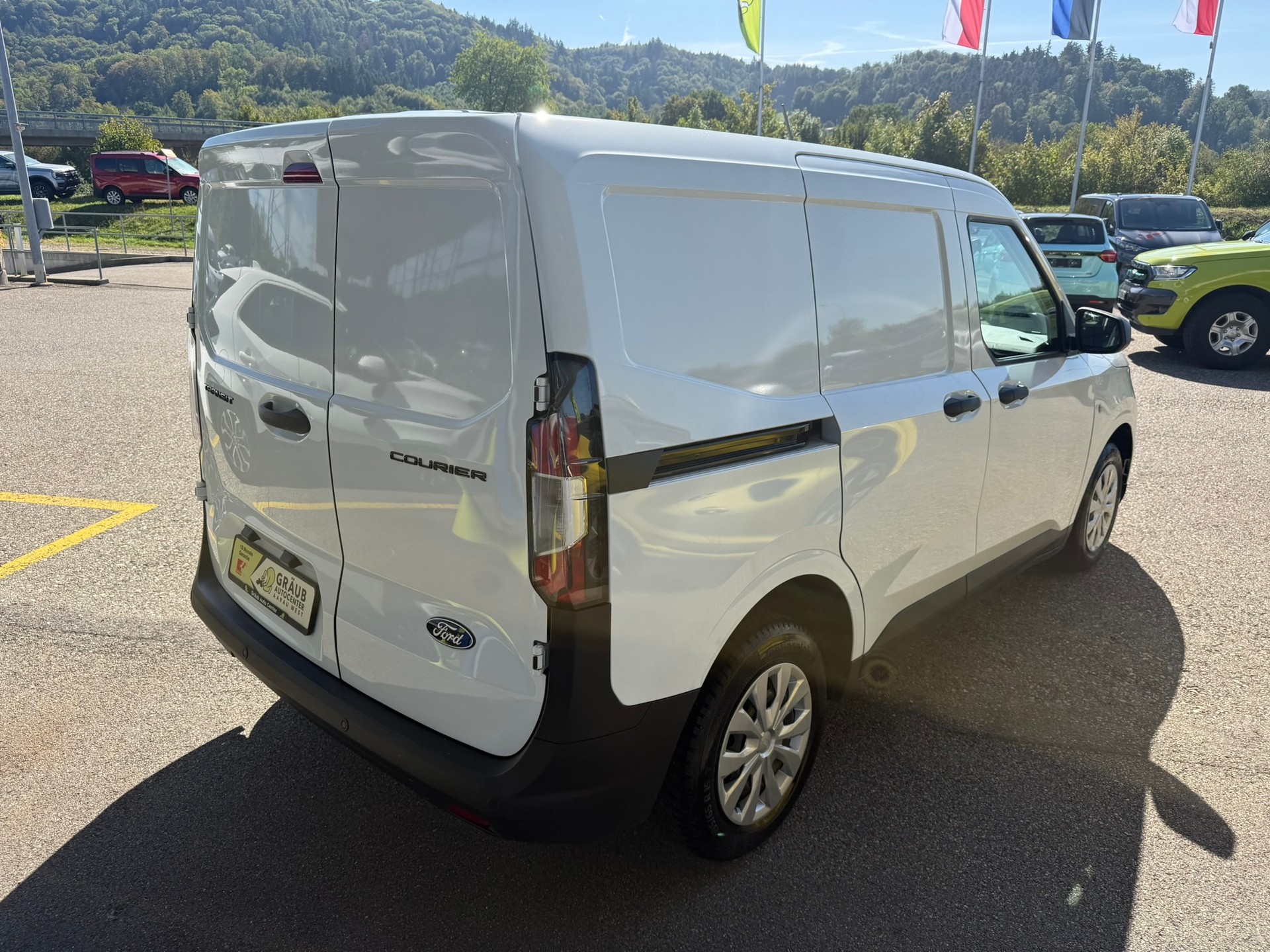 FORD Transit Courier Van 1.0 EcoBoost Trend Automat-image-5