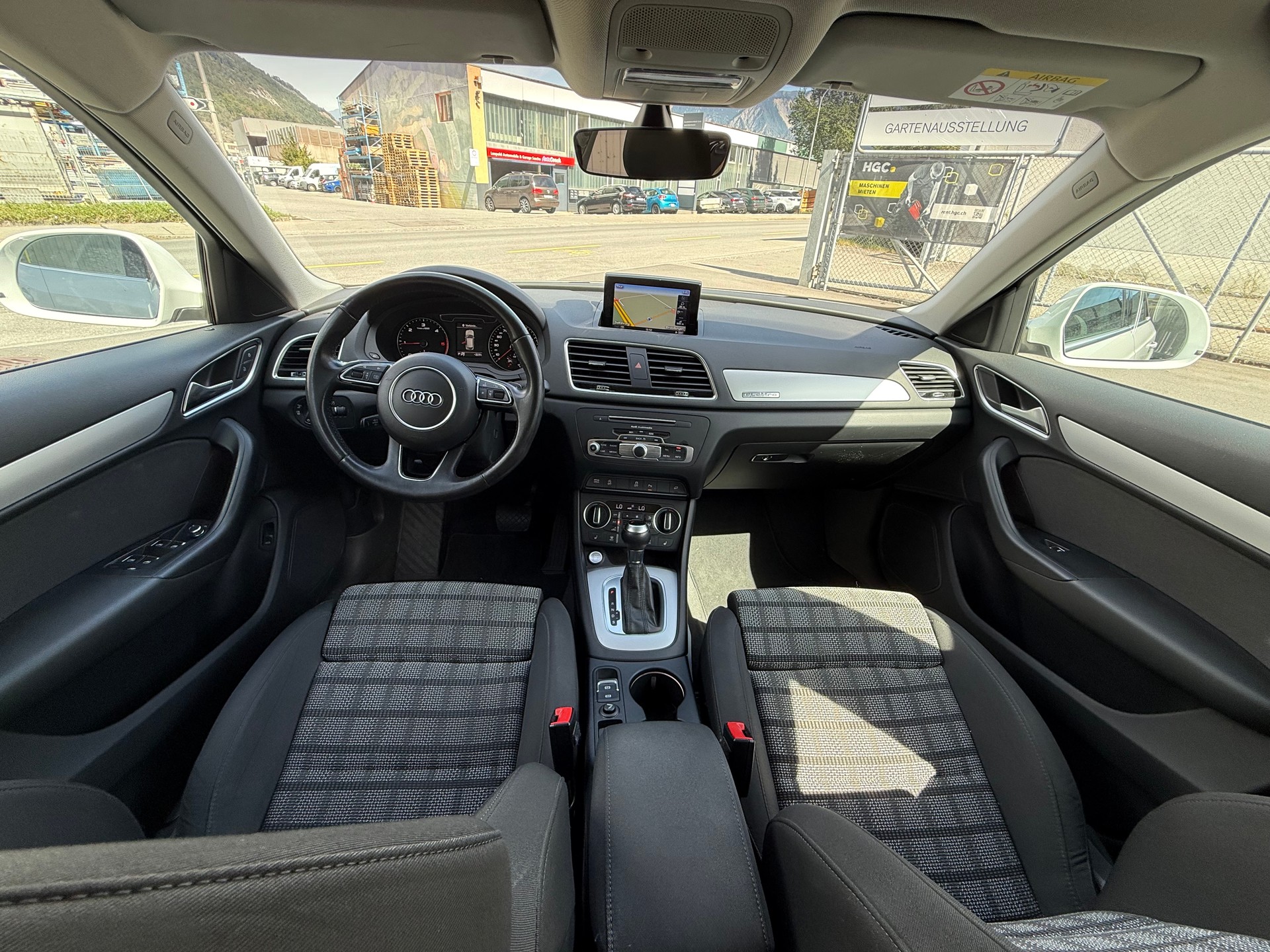 AUDI Q3 2.0 TDI sport quattro S-tronic-image-9