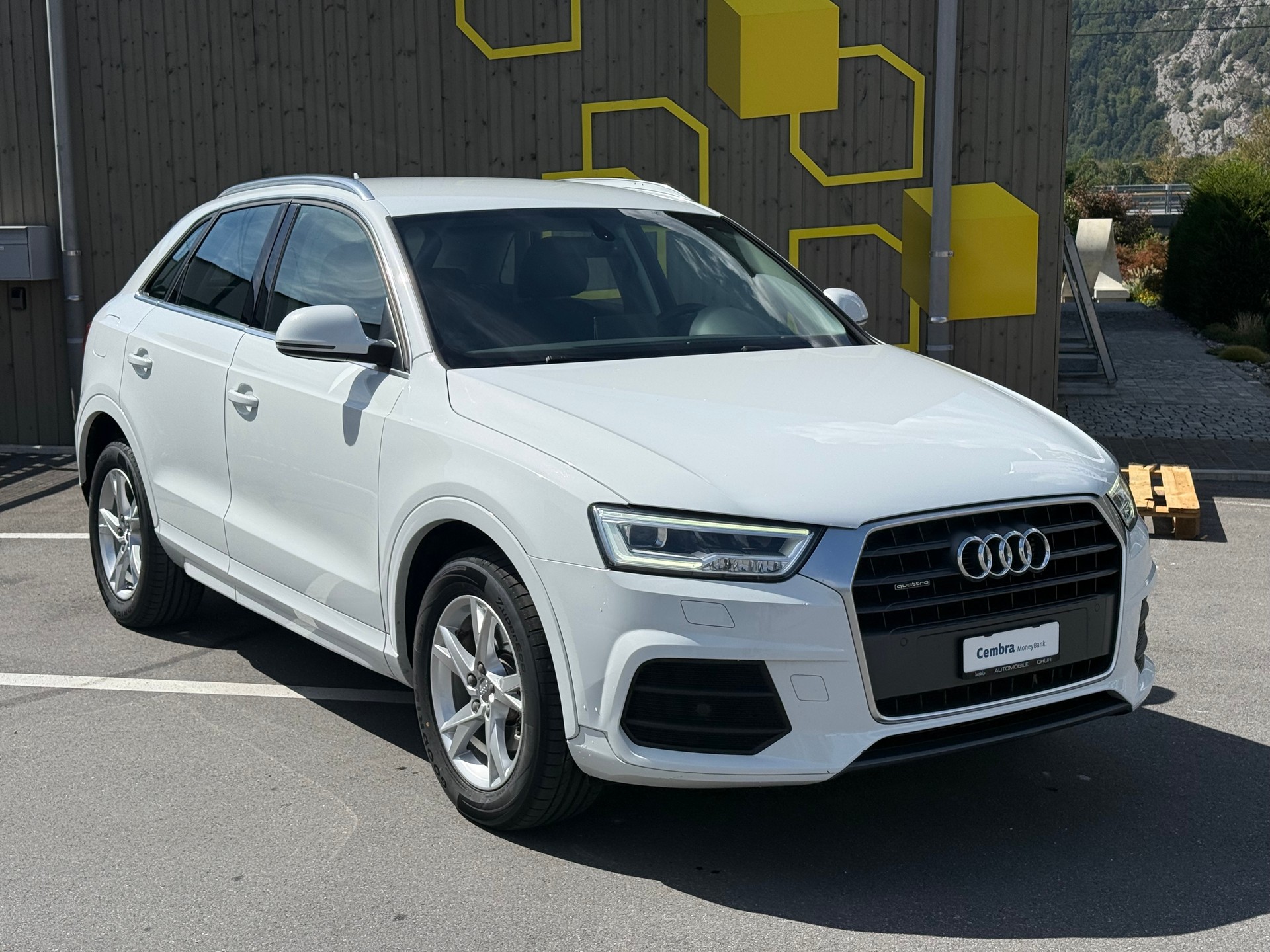AUDI Q3 2.0 TDI sport quattro S-tronic-image-1