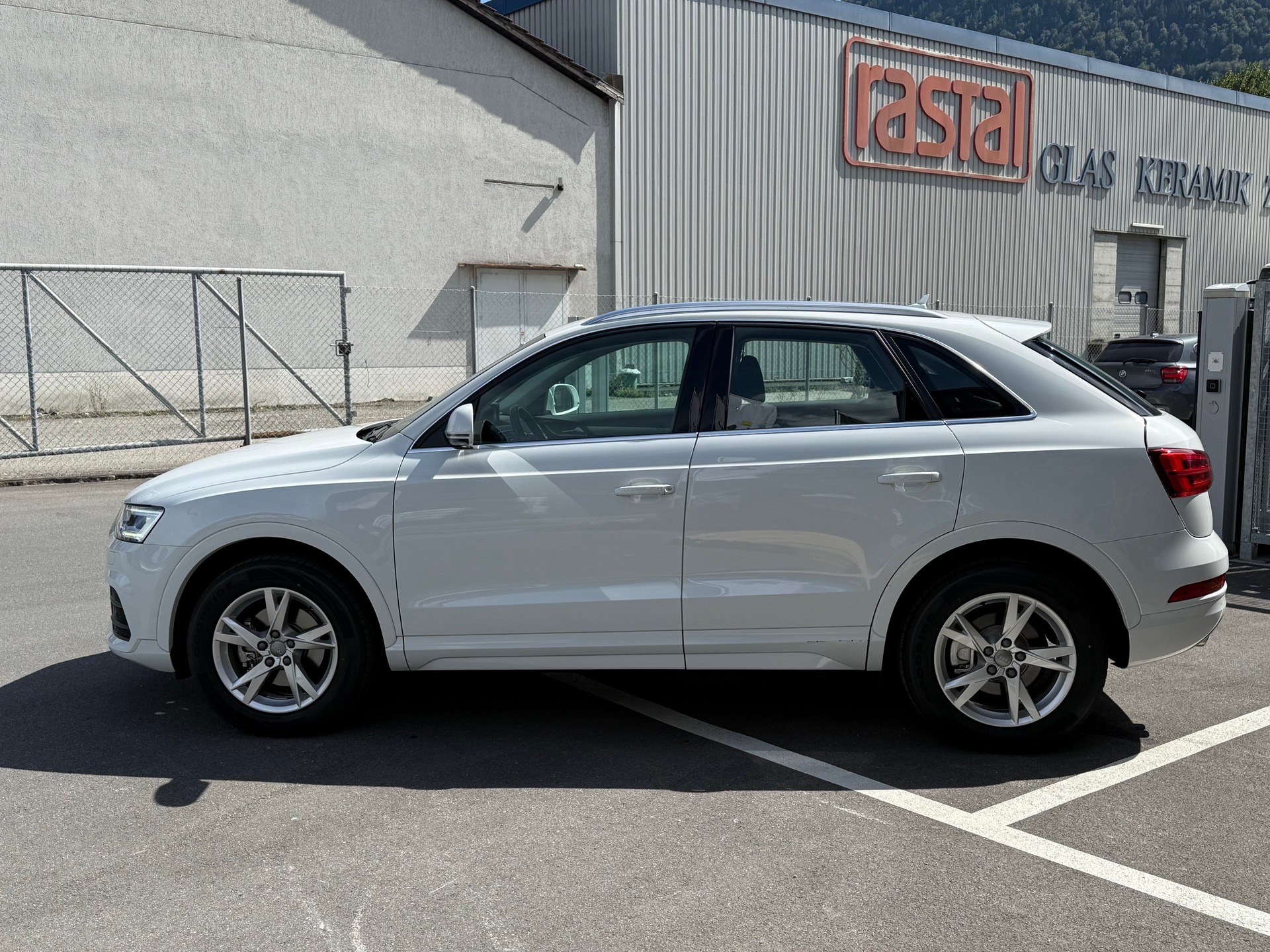 AUDI Q3 2.0 TDI sport quattro S-tronic-image-8