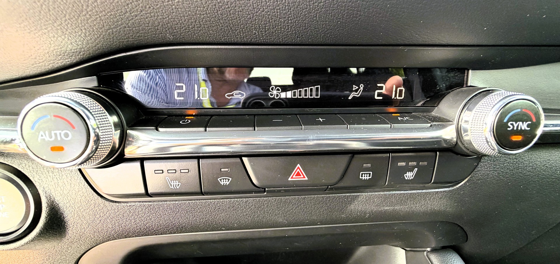 MAZDA 3 Hatchback SKYACTIV-X M Hybrid 186 Homura Automat-image-23