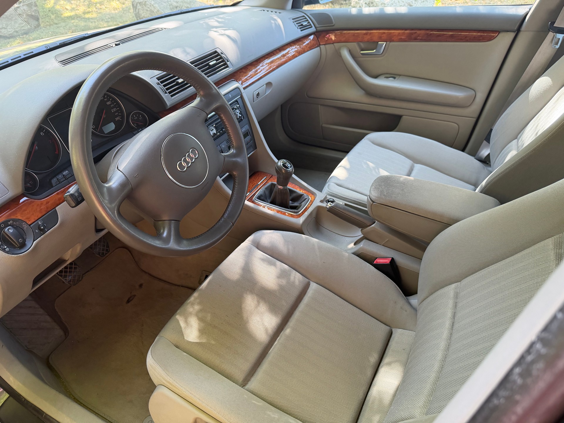 AUDI A4 2.0 FSI-image-9