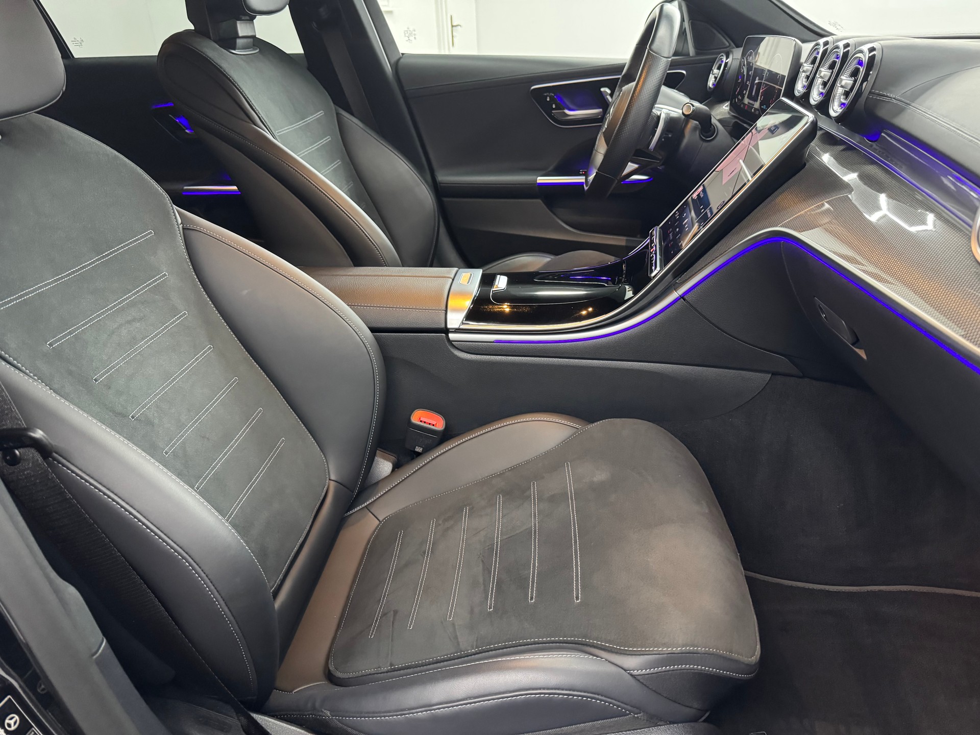 MERCEDES-BENZ C 200 T AMG Line-image-10