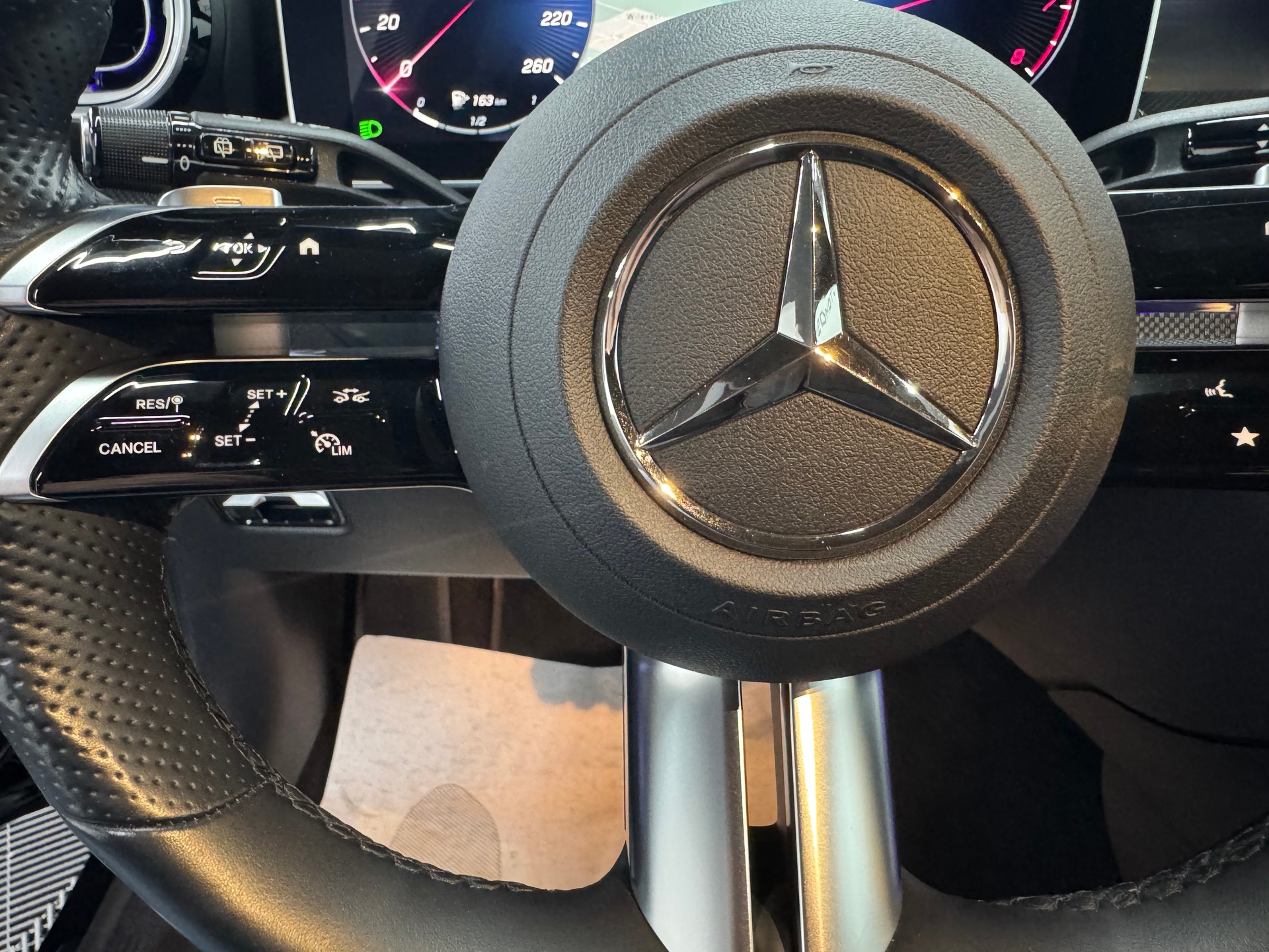 MERCEDES-BENZ C 200 T AMG Line-image-22