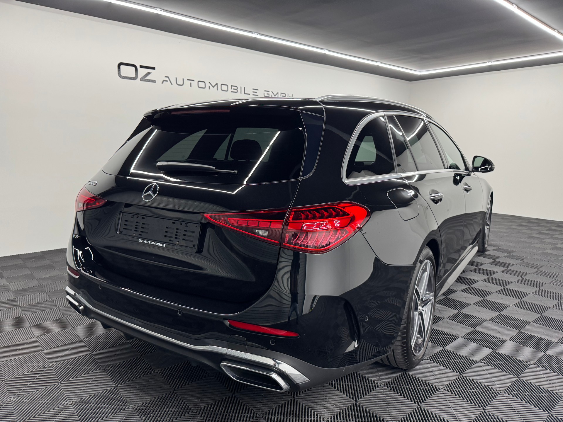 MERCEDES-BENZ C 200 T AMG Line-image-5