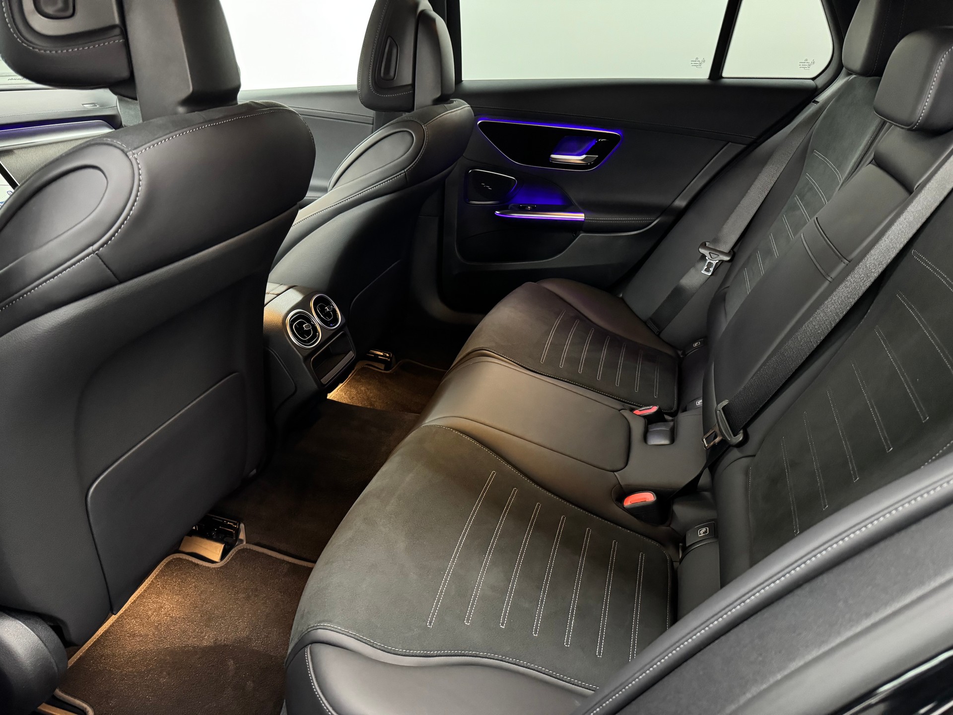 MERCEDES-BENZ C 200 T AMG Line-image-18