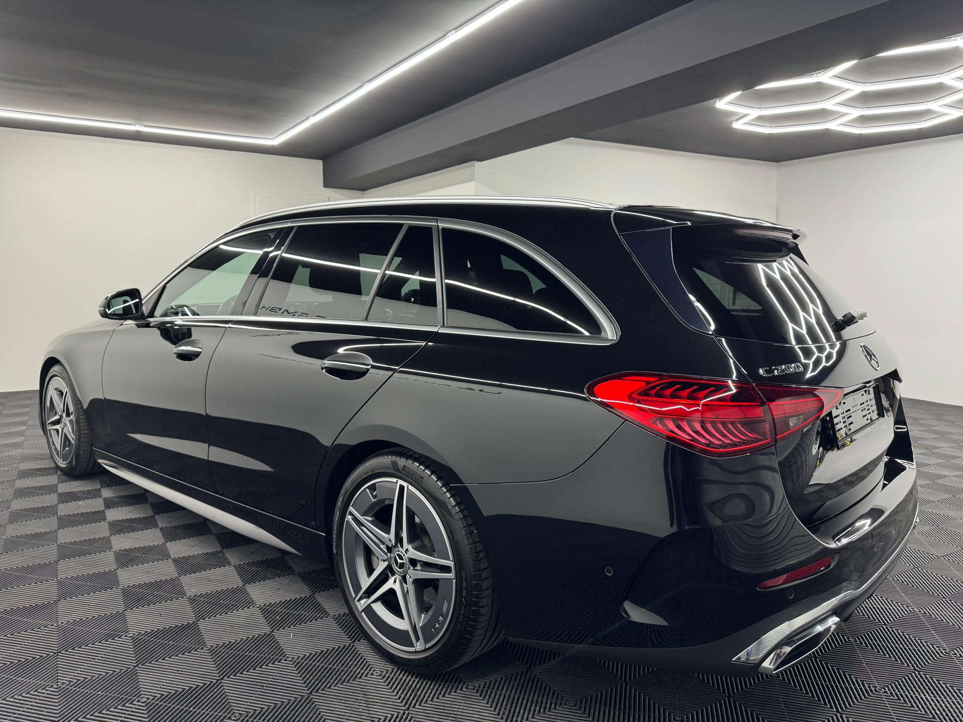 MERCEDES-BENZ C 200 T AMG Line-showroom-element-3