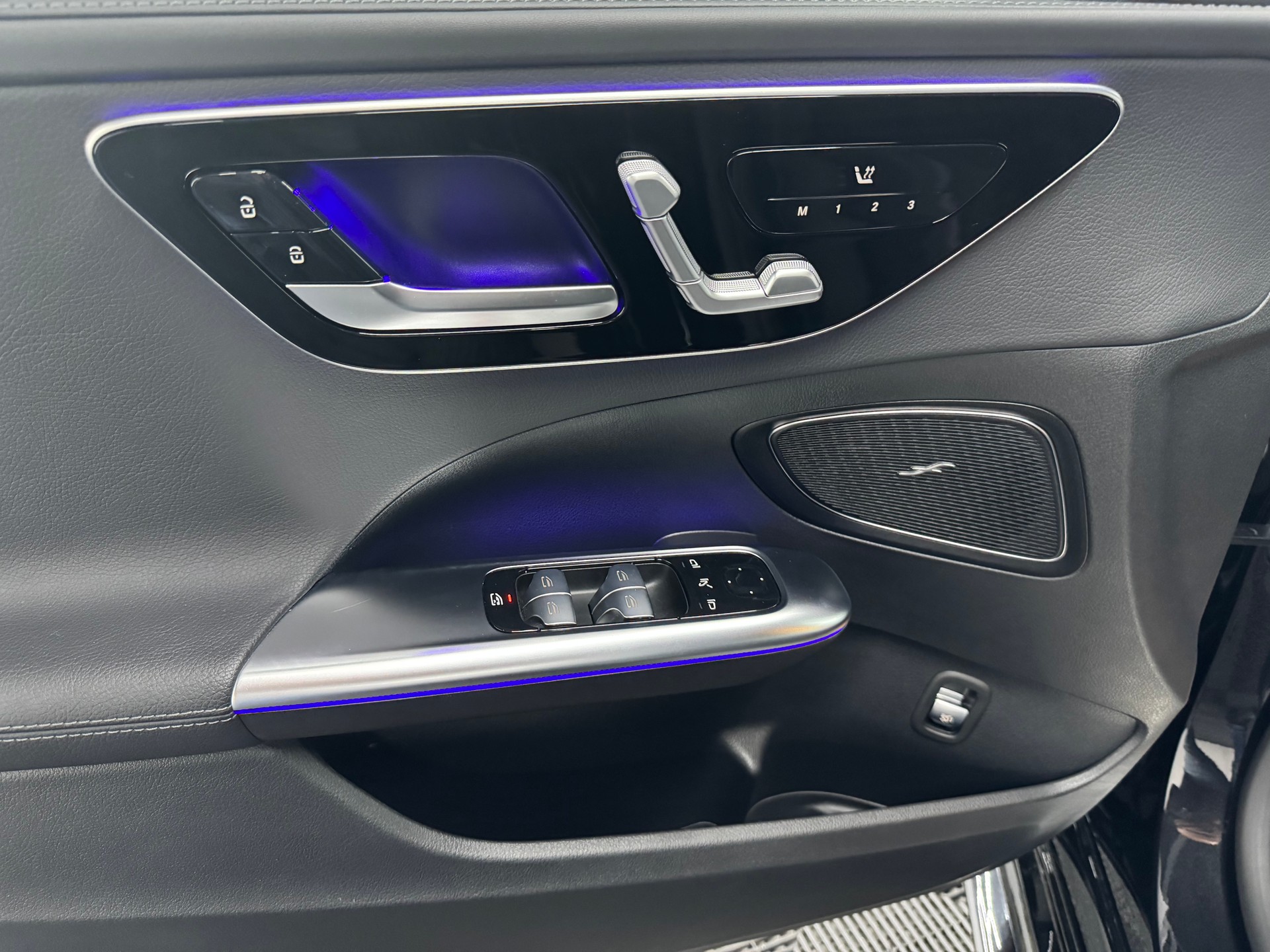 MERCEDES-BENZ C 200 T AMG Line-image-30