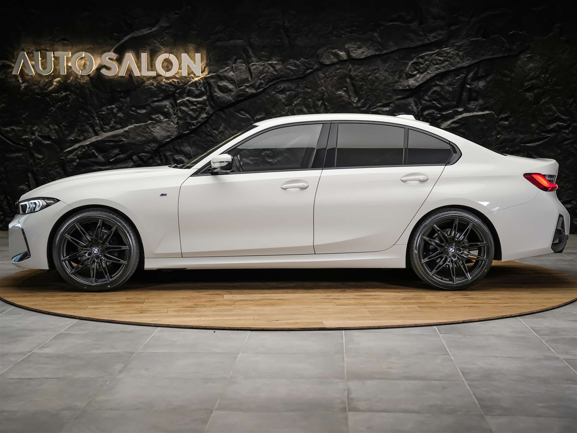 BMW 320i Steptronic M Sport Pro *20" Felgen*Akustik*Ambientebeleuchtung*-image-1